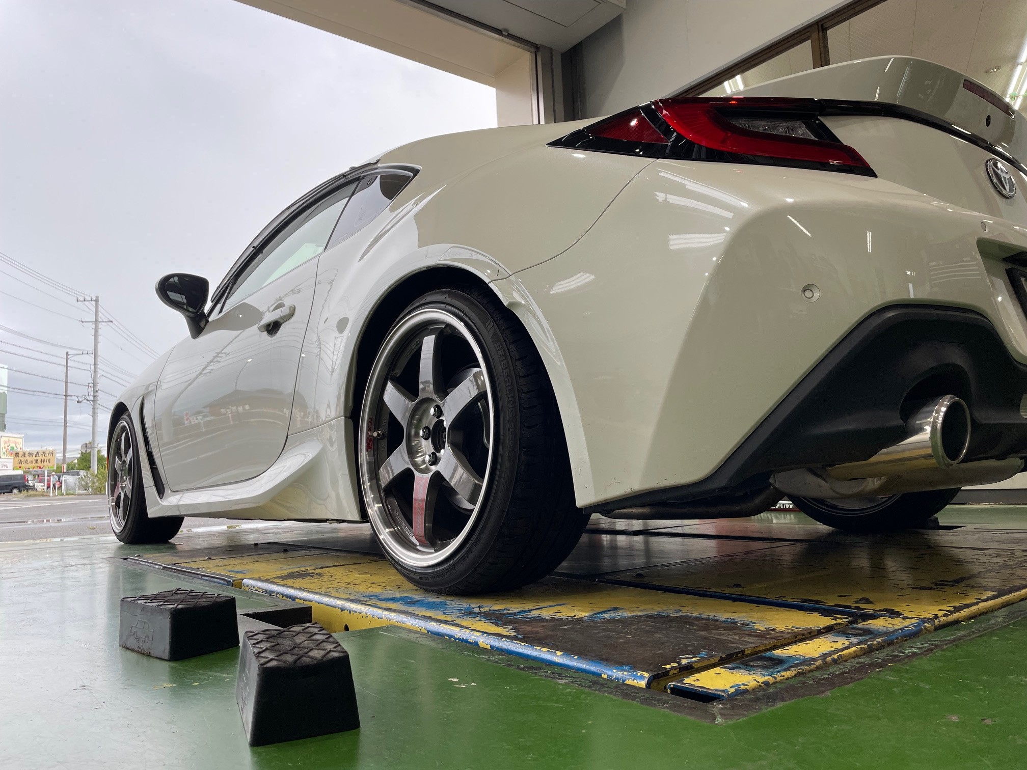 GR86 車高調取付xアライメント | 店舗おススメ情報 | タイヤ館