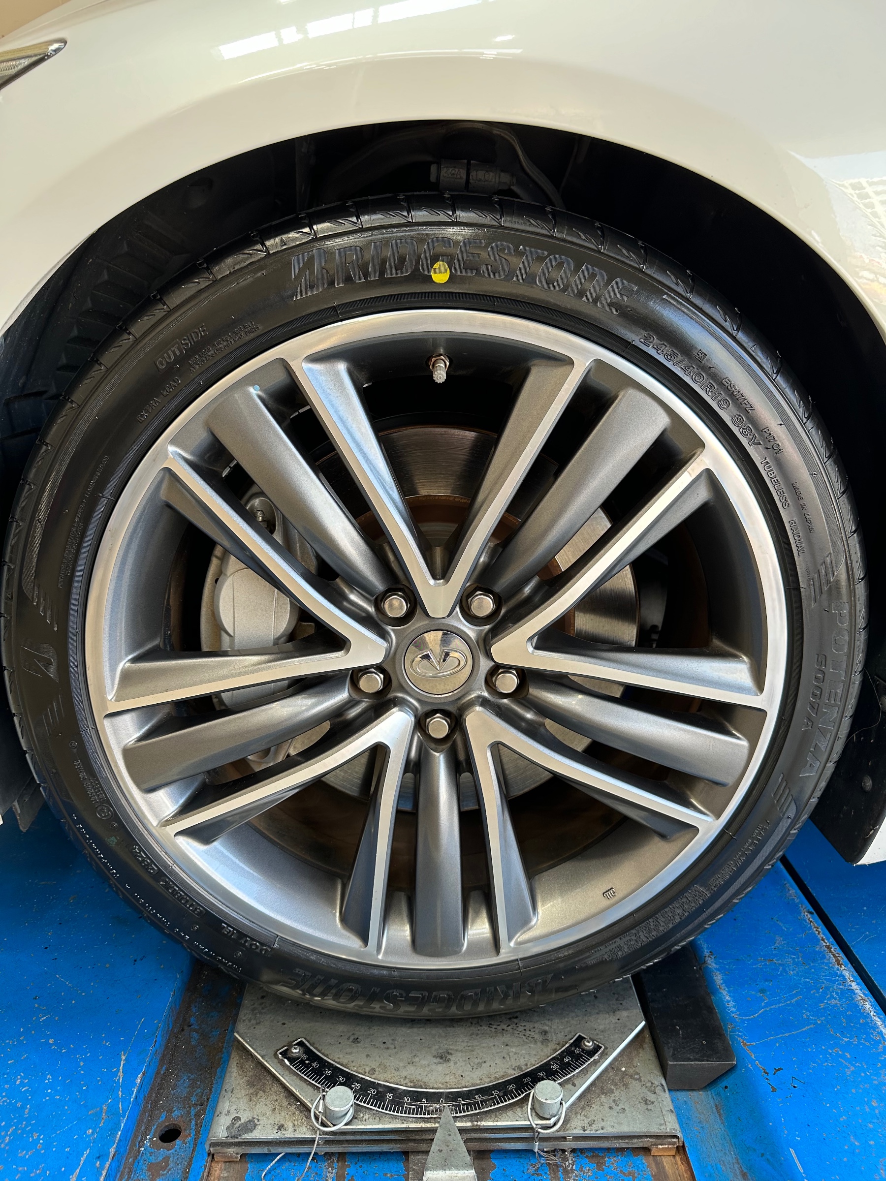 日産 スカイライン 4本交換 ポテンザS007A 245/40R19 | 店舗お