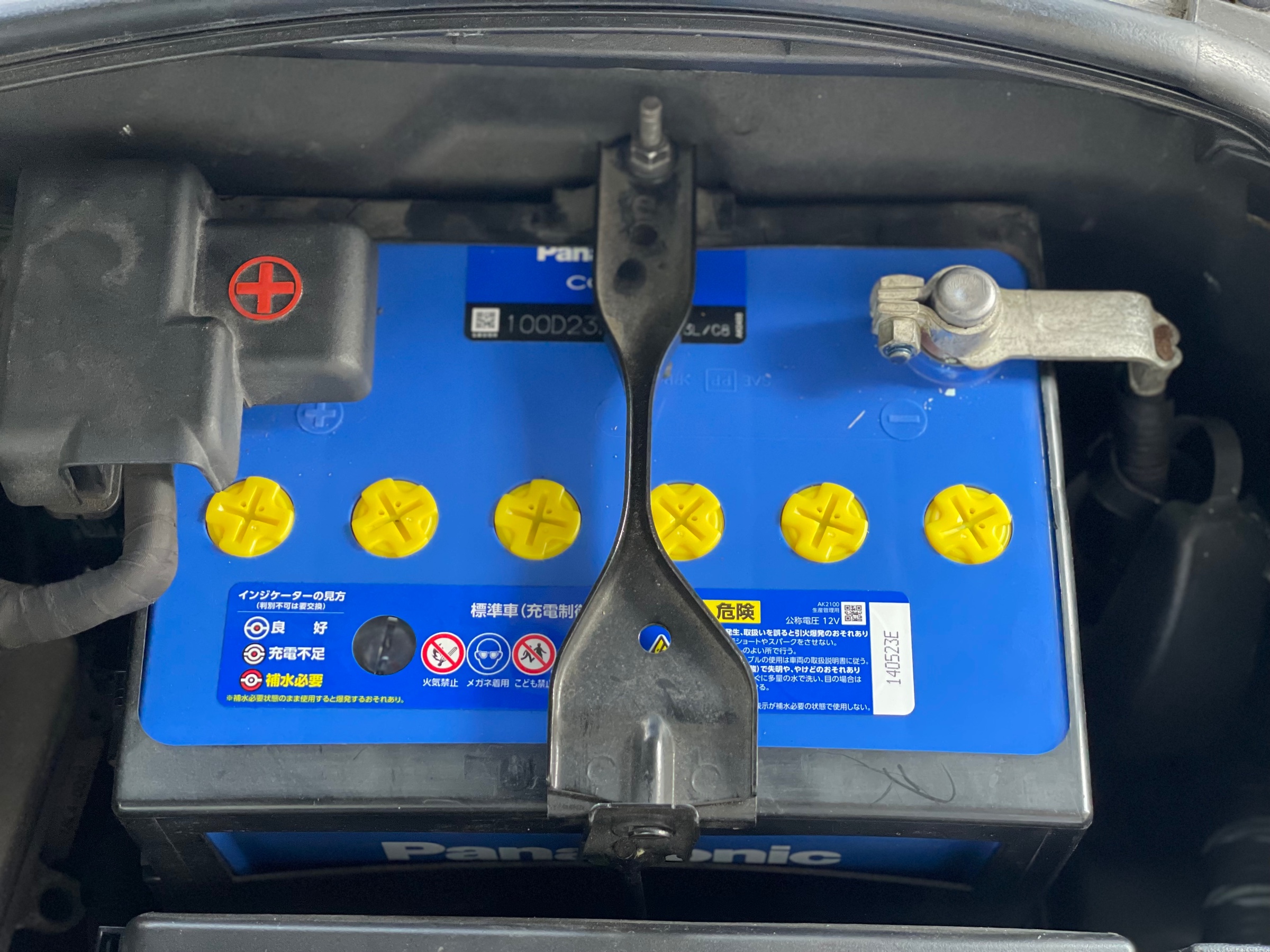 タイヤ館加古川 レクサス IS250 GSE20　バッテリー交換 パナソニック カオス