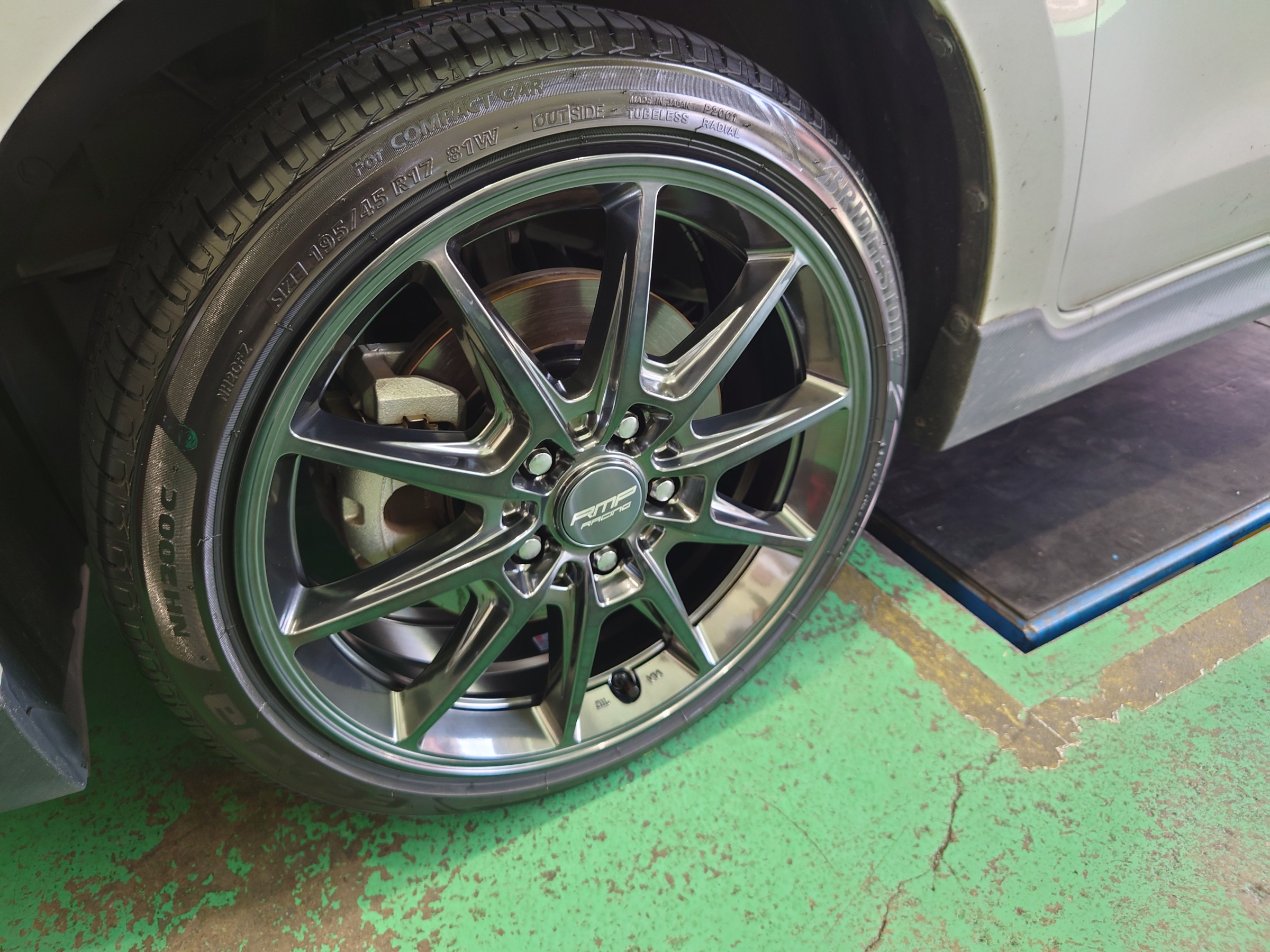 ZC33Sスイフトスポーツ タイヤホイールセット MIDホイールズ(マルカ