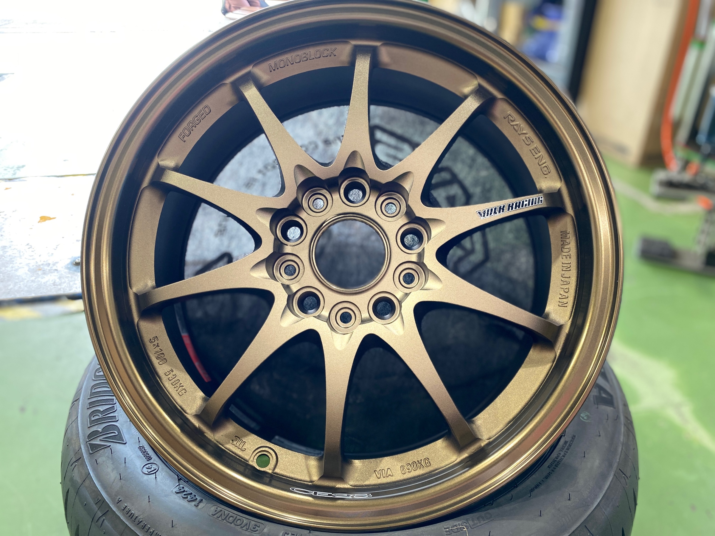 RAYSフェア装着事例】スイフトスポーツ VOLK RACING CE28N 装着