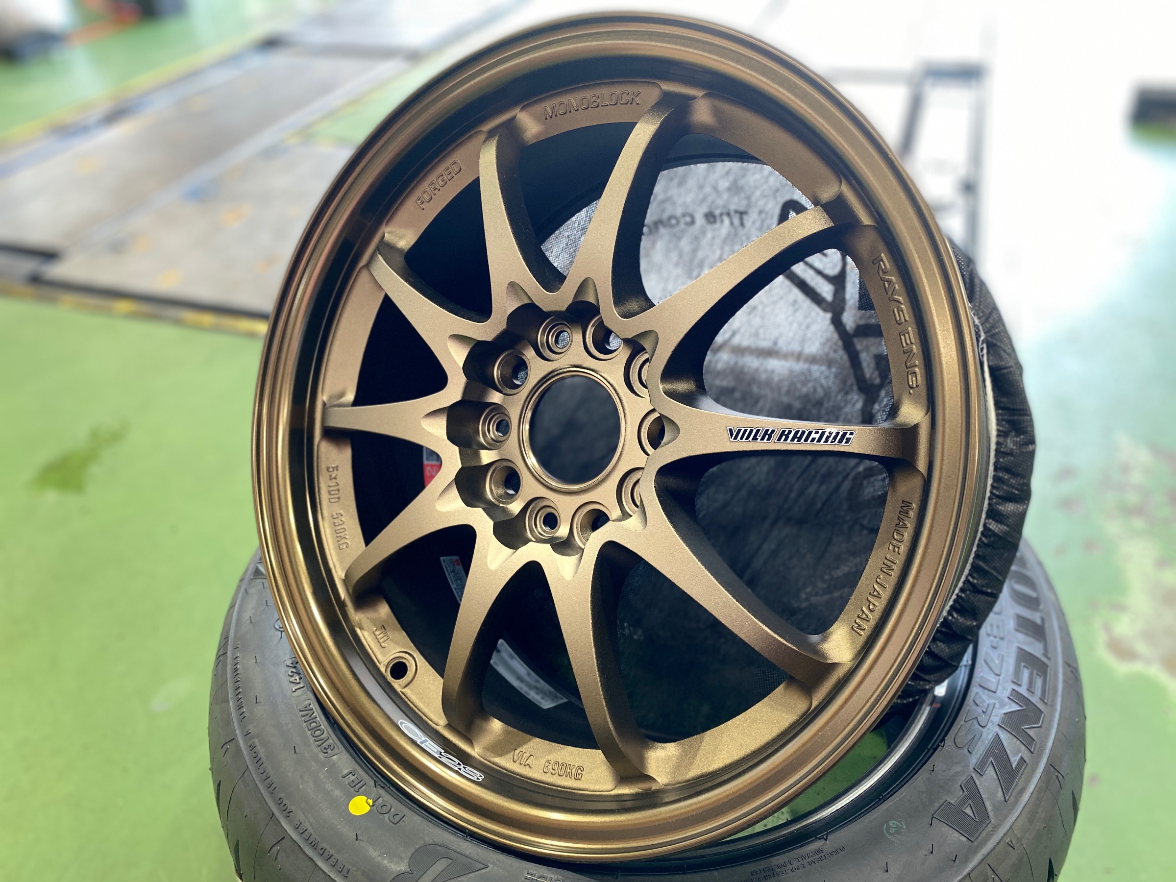 RAYSフェア装着事例】スイフトスポーツ VOLK RACING CE28N 装着