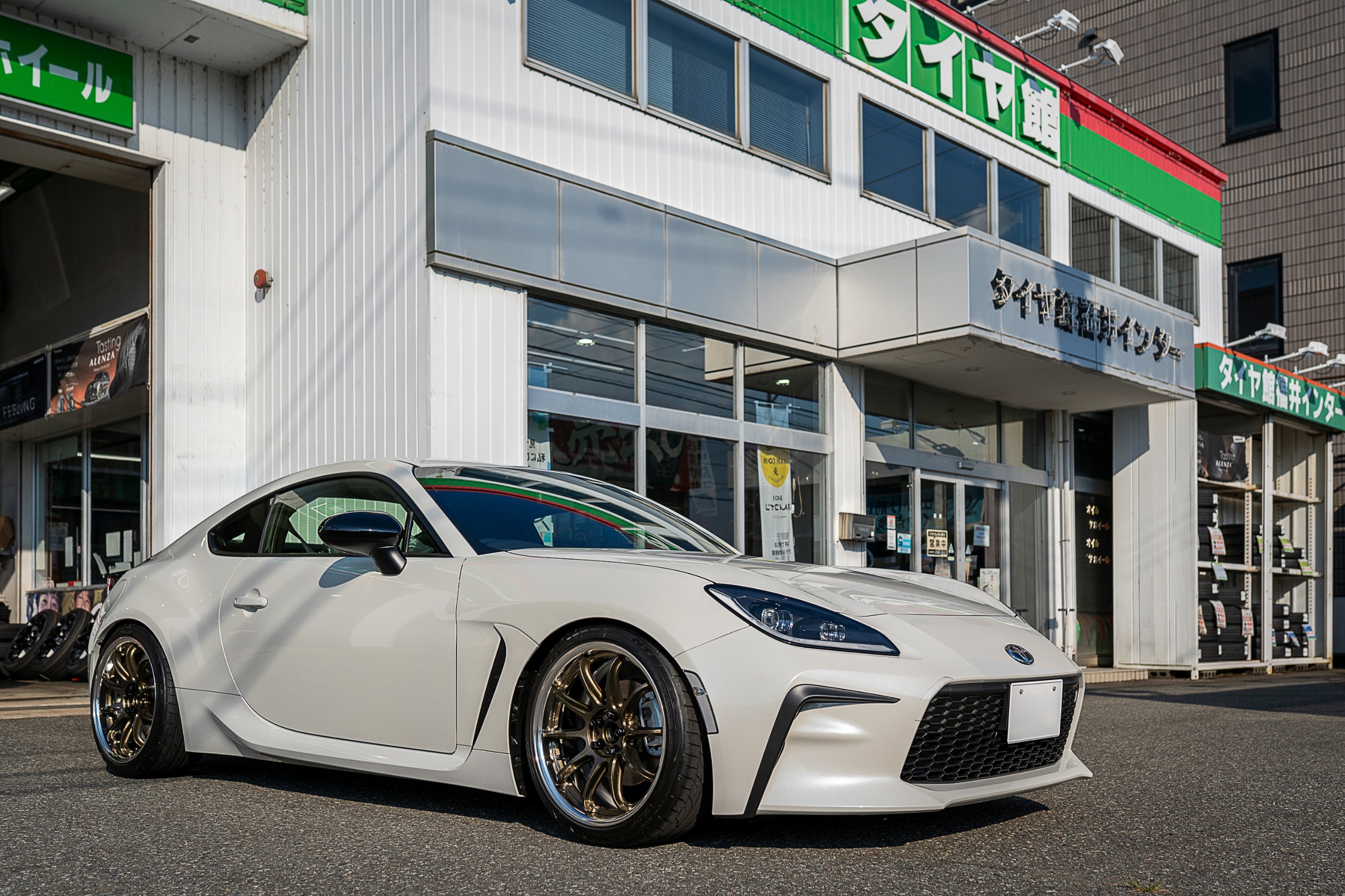 トヨタ GR86 に TEIN FLEX Z 車高調 | 店舗おススメ情報 | タイヤ館