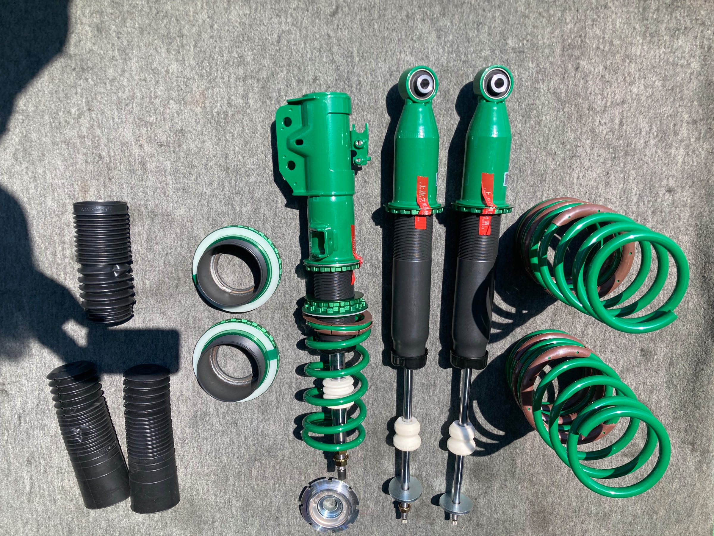 緑のサスペンション