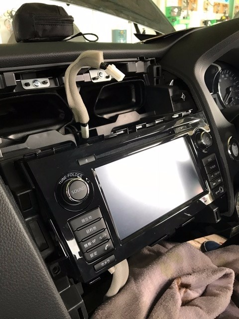 日産 L33 ティアナ テレビキット取付！ | サービス事例 | タイヤ館