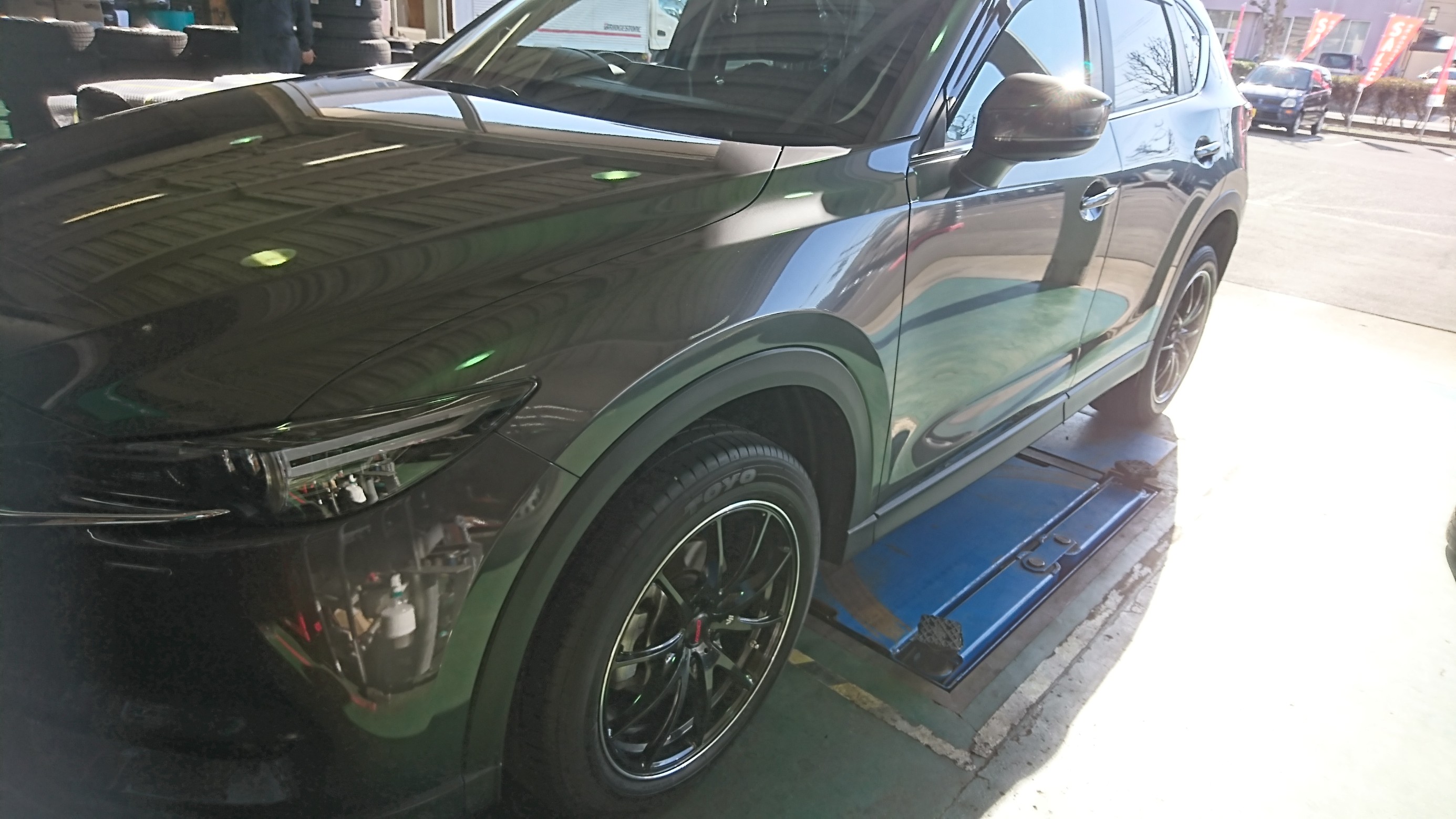 カッコいいです Cx 5 ホイール交換 マツダ Cx 5 ホイール タイヤ ホイール関連 タイヤ ホイール交換 スタッフ日記 タイヤ館 秋田 秋田県のタイヤ カー用品ショップ タイヤからはじまる トータルカーメンテナンス タイヤ館グループ