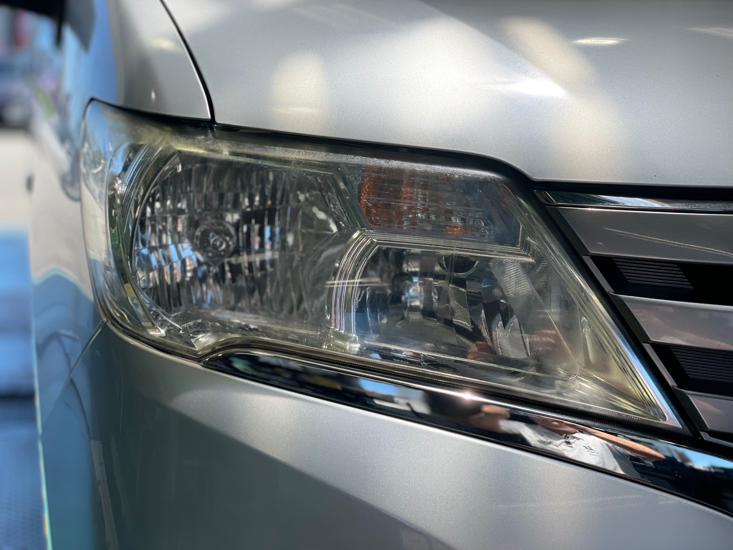 タイヤ館加古川 日産 セレナ HC26　ヘッドライトコーティング施工