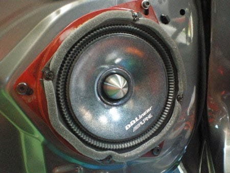 スピーカー交換とデッドニングの作業です スタッフ日記 タイヤ館 土山 タイヤからはじまる トータルカーメンテナンス タイヤ館グループ