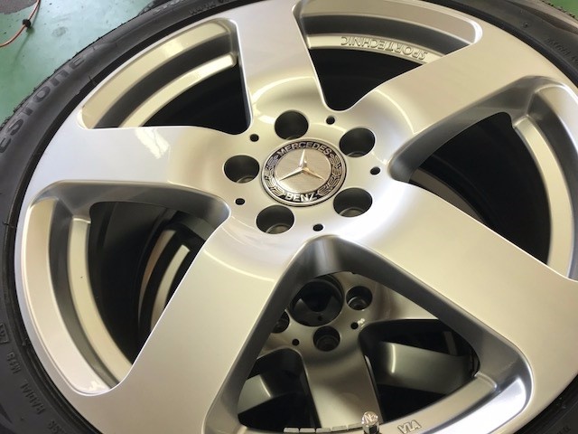 メルセデス・ベンツ （W213） スタッドレスタイヤ取り付け。 | 店舗お