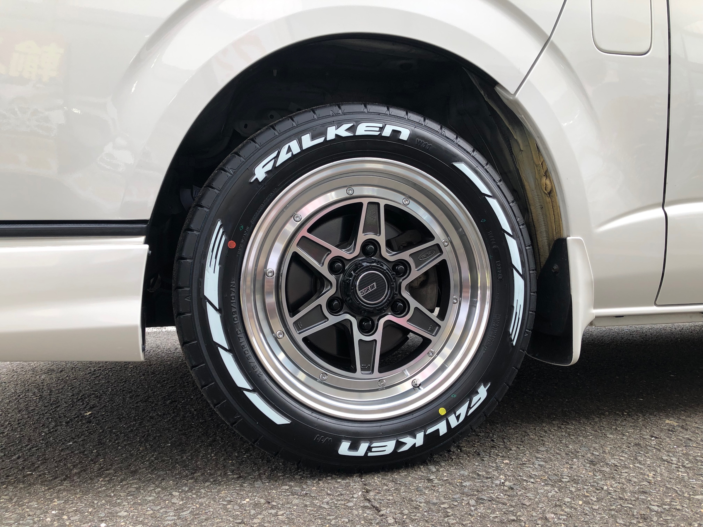 かはをハイエース用SSRディバイド16インチ YOKOHAMA ハイエース用 SSR ディバイド MK-6 16インチホイール＆タイヤ