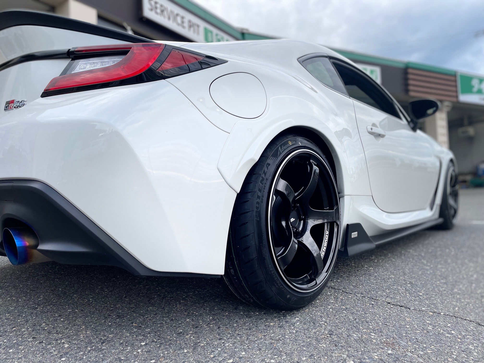 ＊Rin＊ GR86 × TEIN車高調 × RE004 × ADVAN TC4 | 店舗おススメ情報 | タイヤ