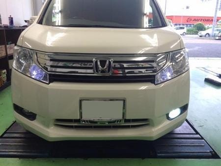 ホンダ Rk1 ステップワゴン Ledフォグ取付のご紹介です ホンダ ステップワゴン パーツ取付 Led Hidキット類取付 サービス事例 タイヤ館 土浦北インター 茨城県のタイヤ カー用品ショップ タイヤからはじまる トータルカーメンテナンス タイヤ館グループ