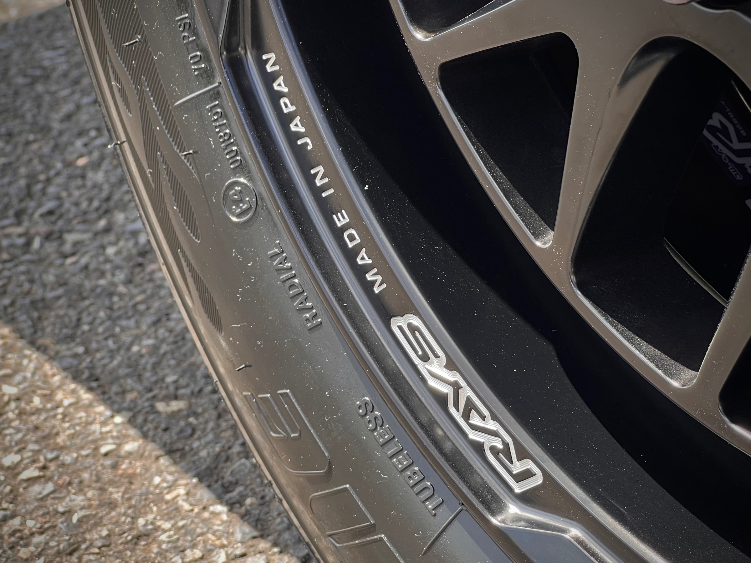 TOYOTA HIACE・RAYS HOMURA 2×9L-RA・GL-R 装着。 | 店舗おススメ情報