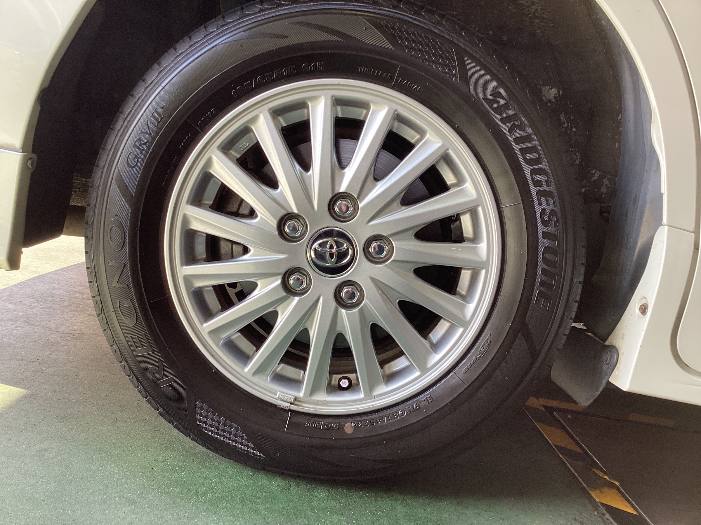 ノアタイヤ PROXES」がトヨタ自動車の新型「ノア」「ヴォクシー」に採用