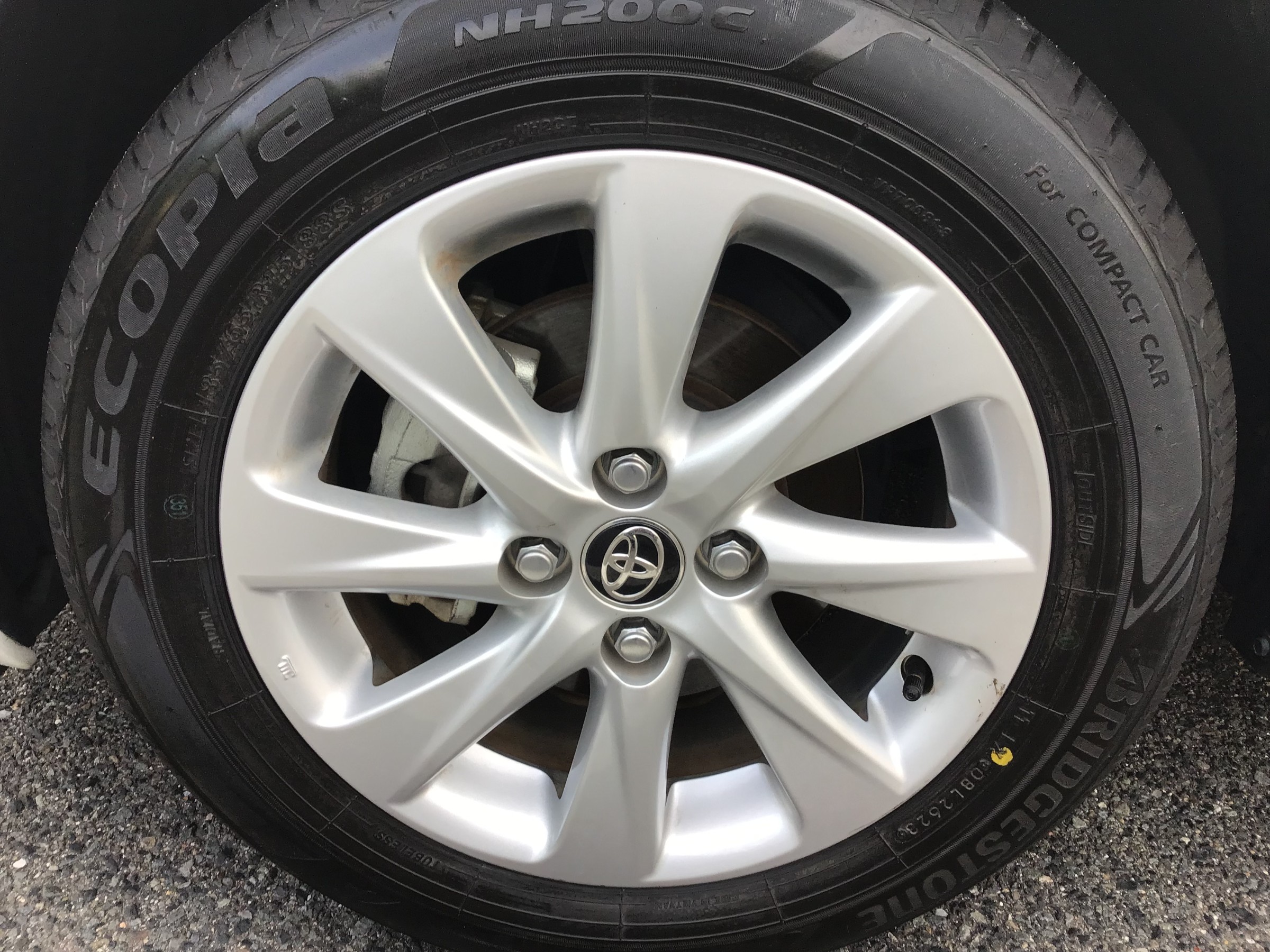 トヨタ・アクア】185/65R15 88S エコピアNH200Cへ交換で安心です