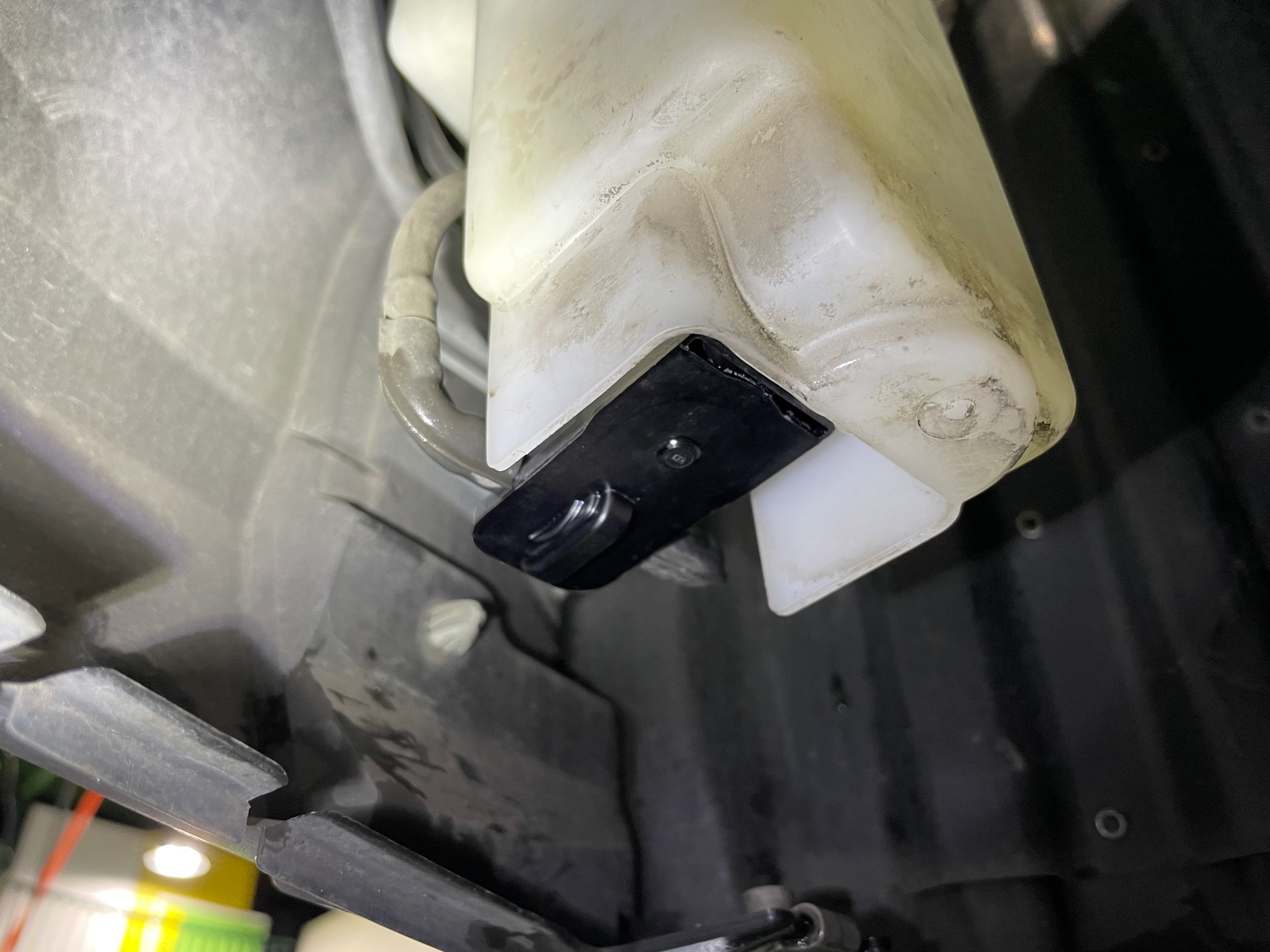 タイヤ館加古川 マツダ CX-3 DK5FW　ウォッシャーポンプ 交換後