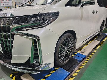 トヨタ アルファード スタッドレスタイヤ・ホイール交換作業