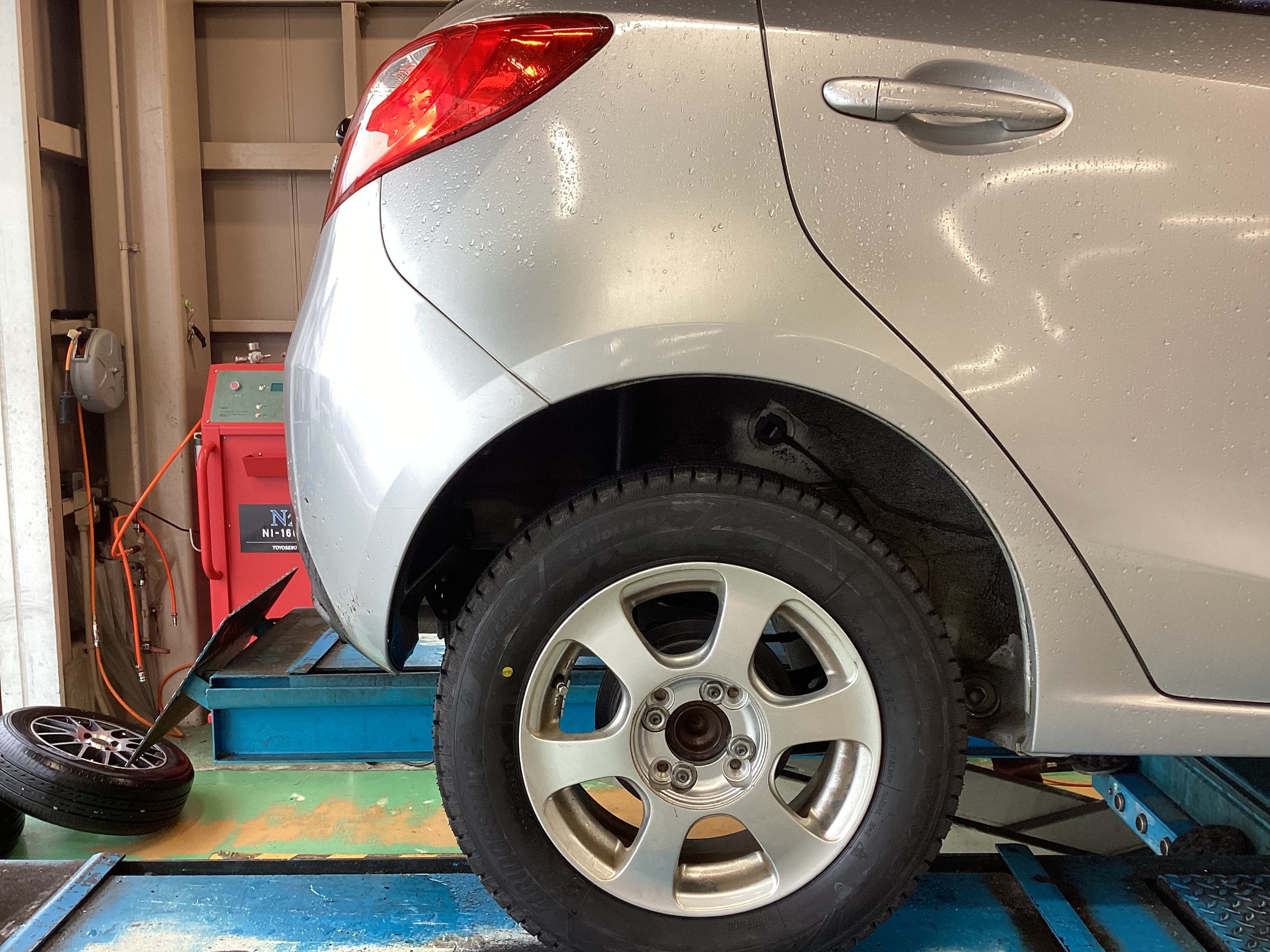 マツダ デミオ』 スタッドレスタイヤ新品へ交換＆アライメント