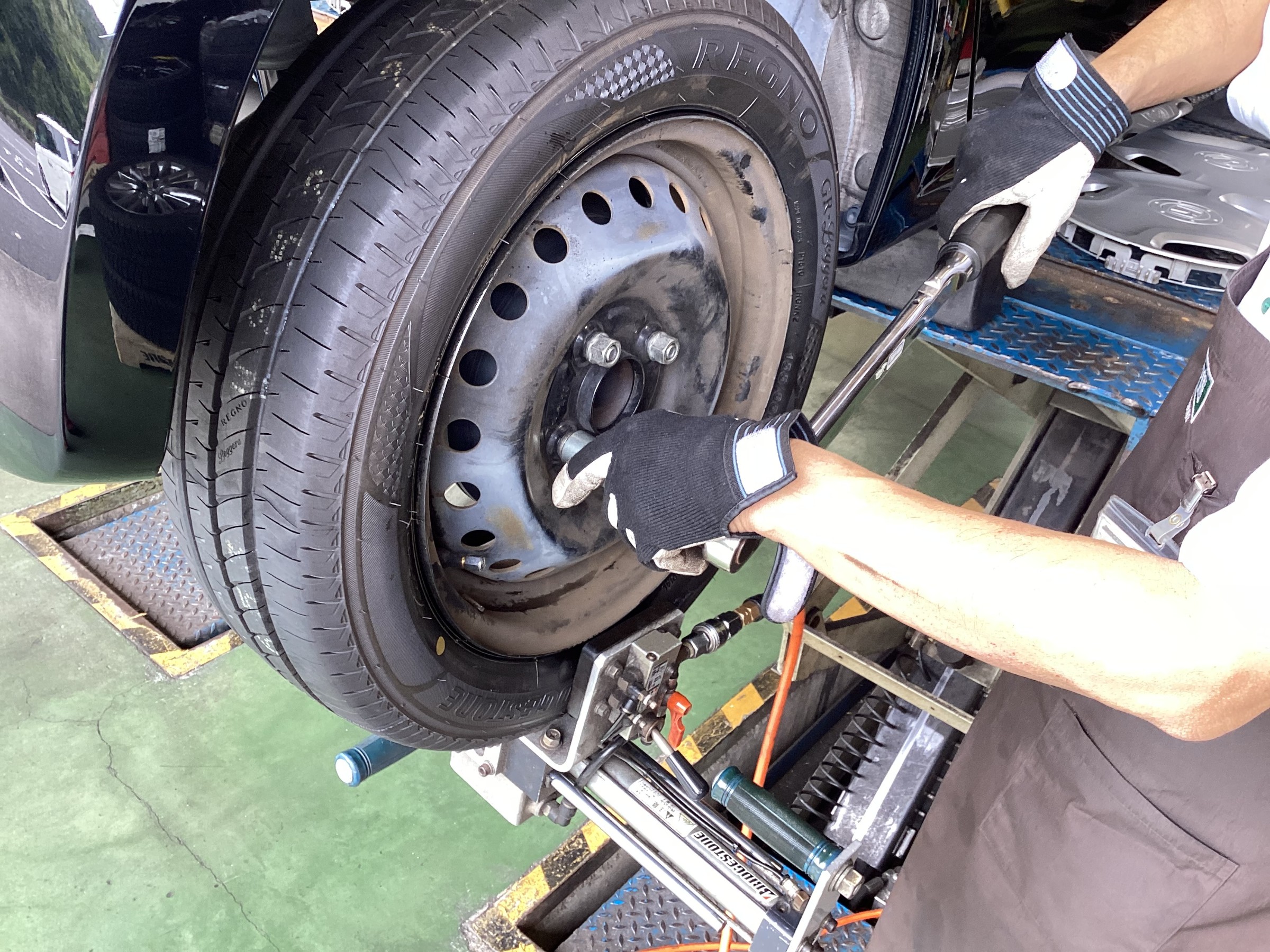 タイヤど真ん中取付　センタフィット取り付け　タイヤ館五日市タイヤど真ん中取付タイヤど真ん中取付