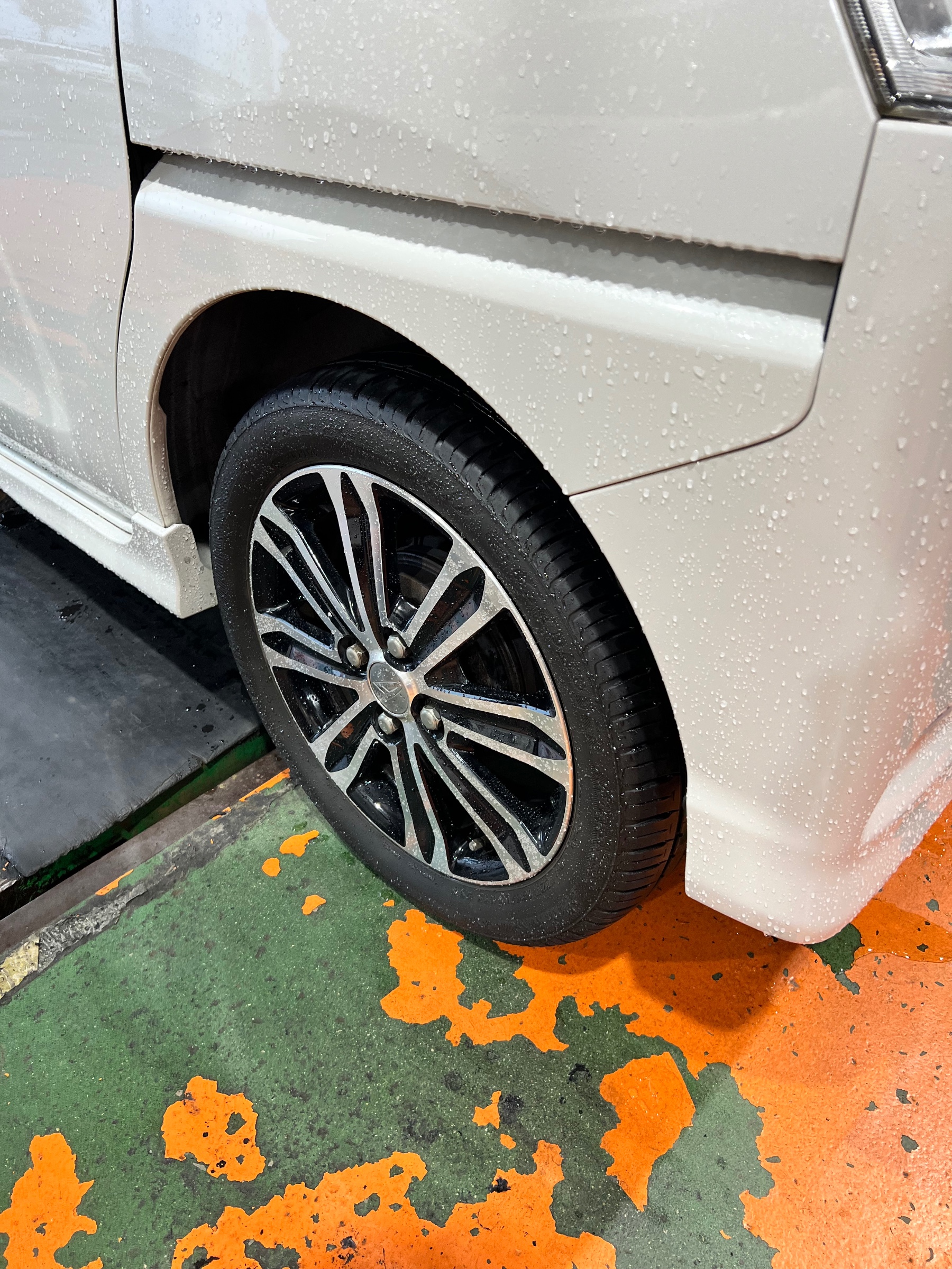 いつもご利用ありがとうございます】ダイハツ タント タイヤ交換