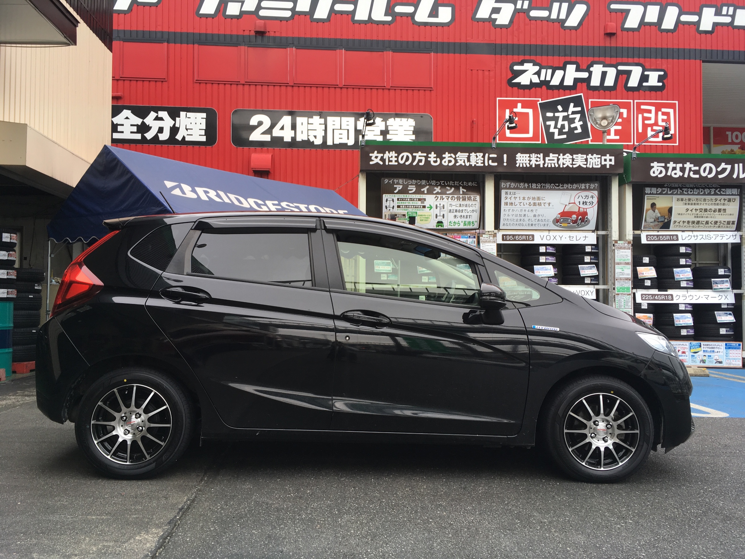 フィットタイヤホイール取り付け 取り付け 施工事例集 タイヤ館 福岡西 タイヤからはじまる トータルカーメンテナンス タイヤ館グループ