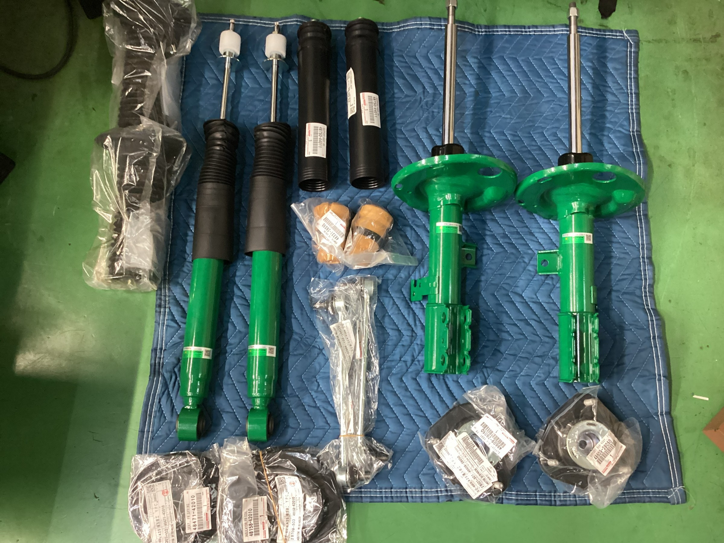 TEIN EnduraPro PLUS ショック ヴォクシー ノア　70 75 Amazon | TEIN (テイン) 純正形状ショックアブソーバ【EnduraPro