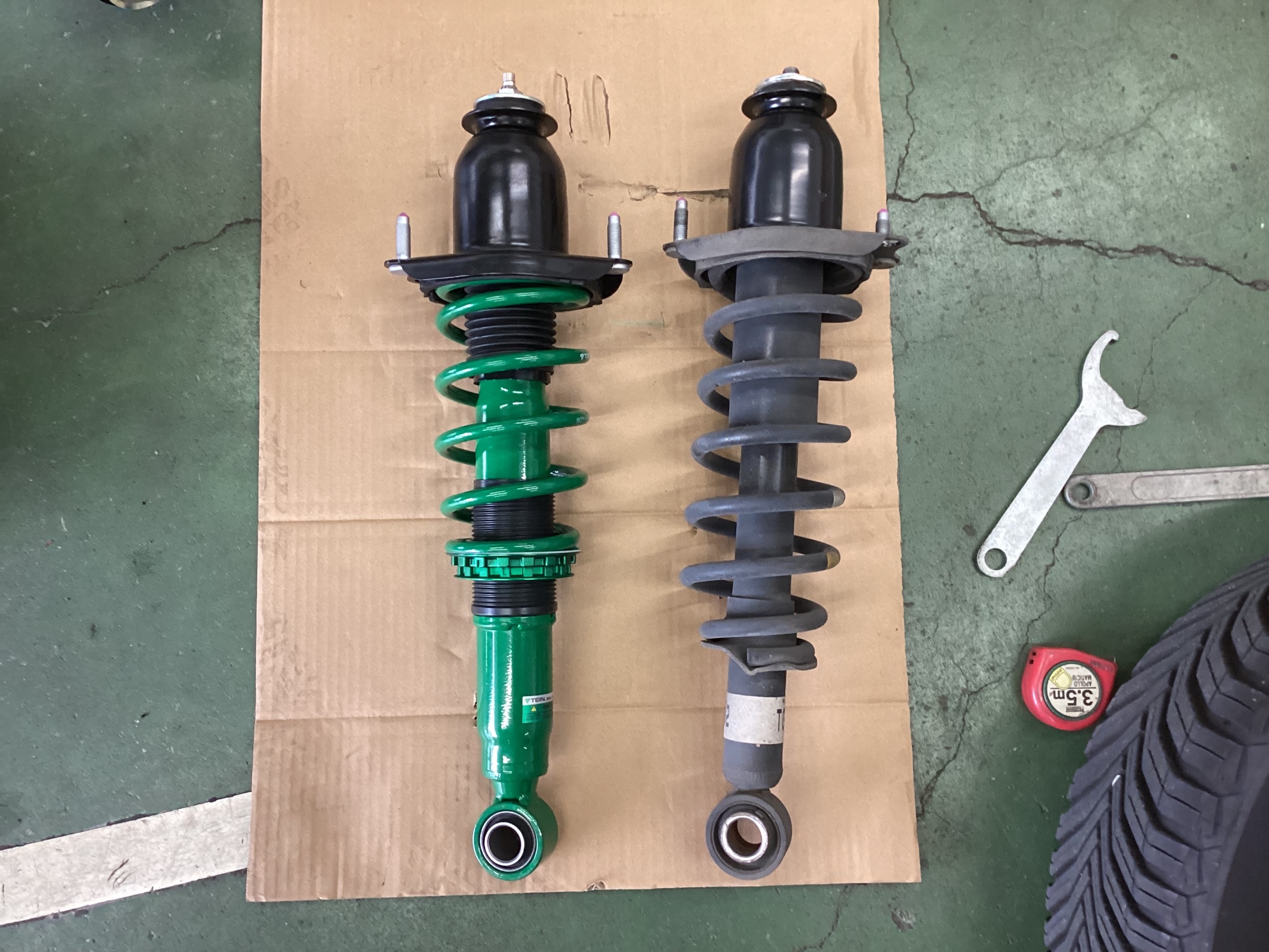 トヨタ・カローラフィールダー(ZRE142G)〜車高調取り付け(TEIN
