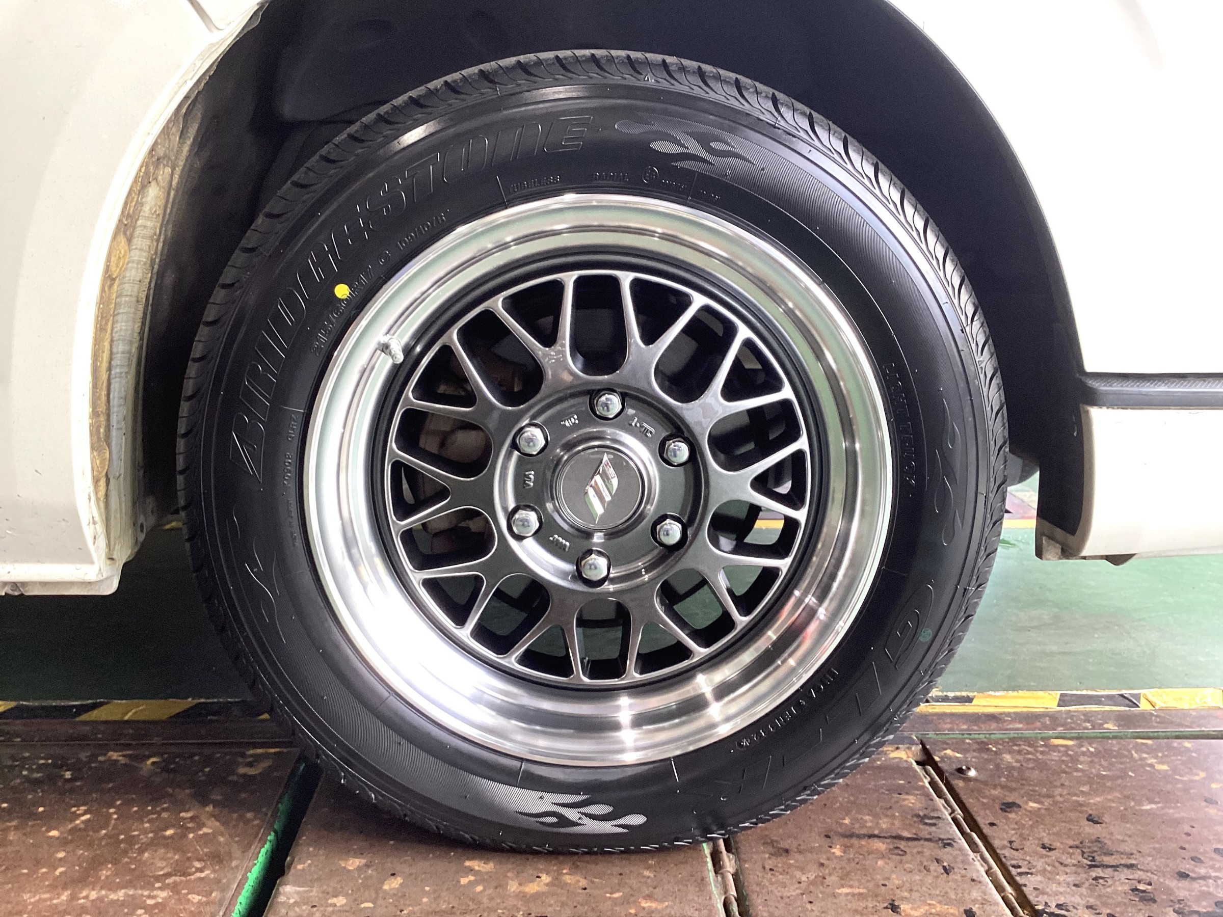 タイヤホイールセット】TOYOTA ハイエース！WORKホイール装着！ | 店舗
