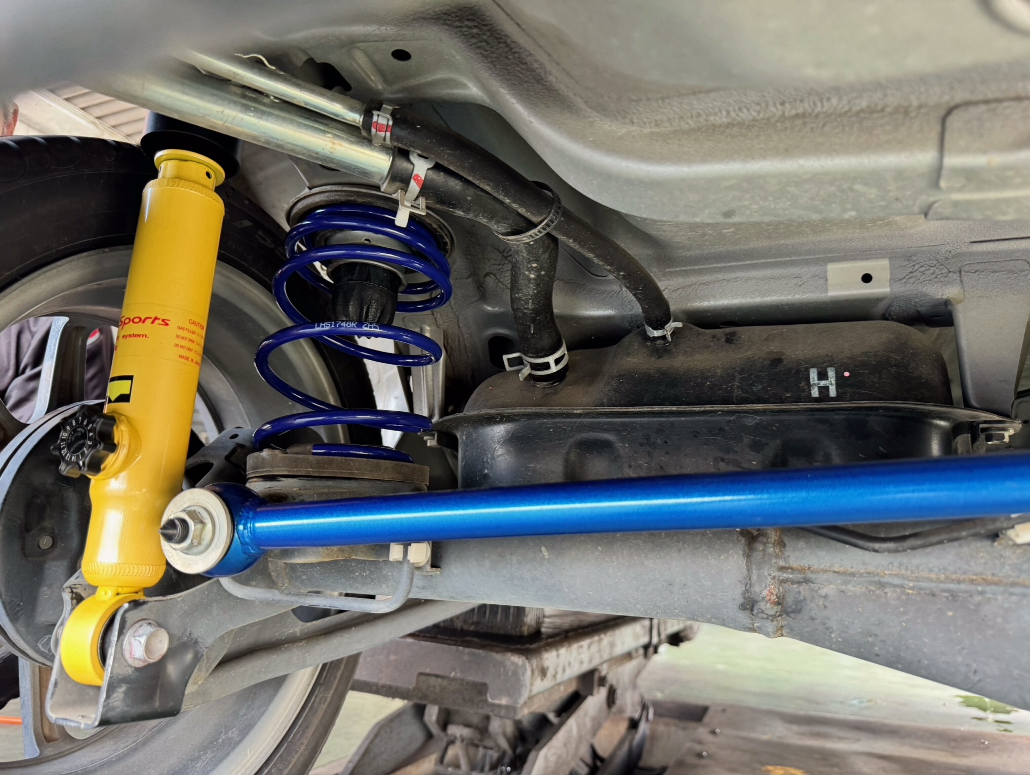 アルトワークス HA36S KYBキットで足回りリフレッシュから アルトワークス HA36S KYBキットで足回りリフレッシュから