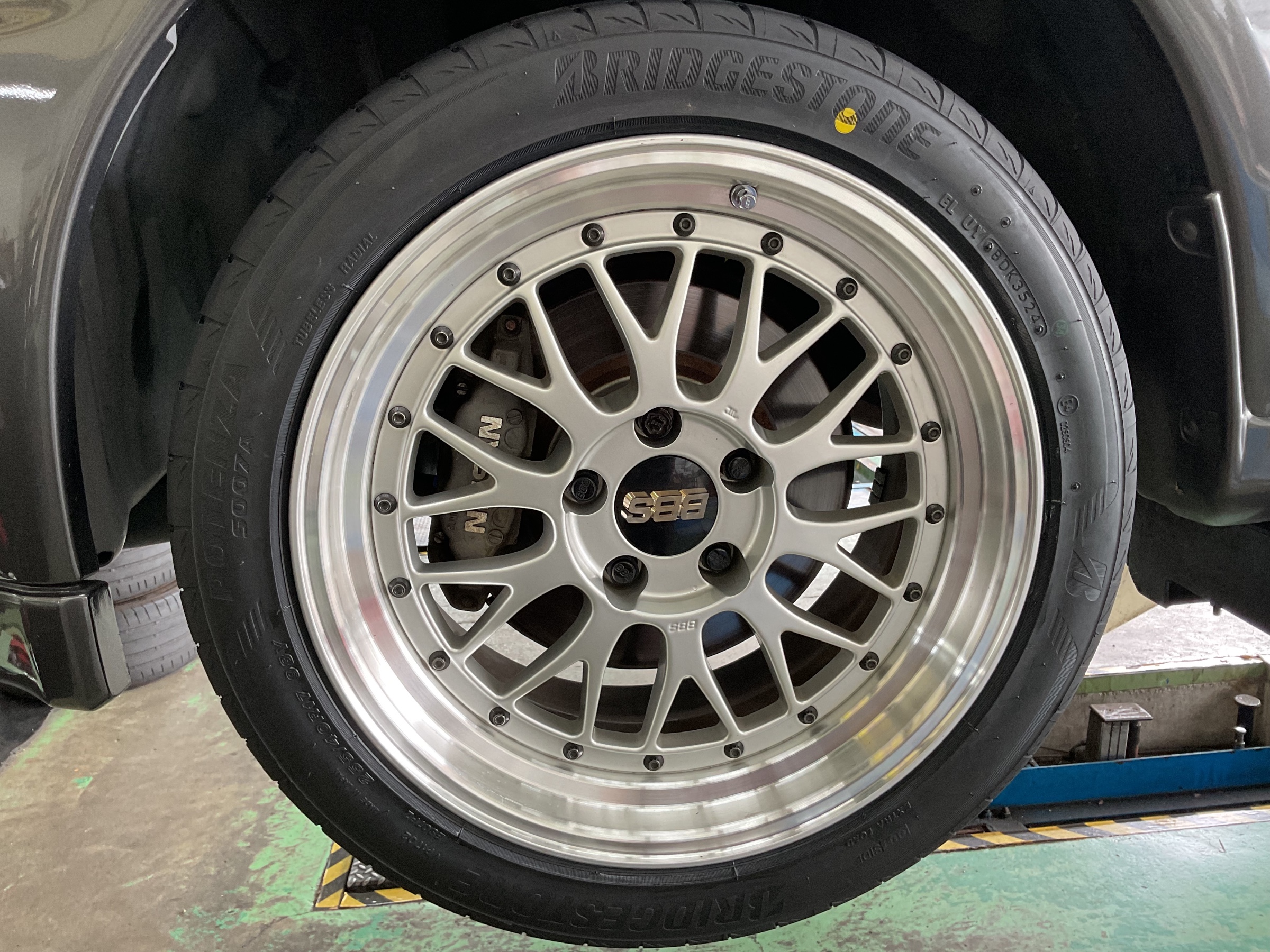 日産 R32スカイラインGT-R 255/40R17 ポテンザS007A 4本タイヤ交換