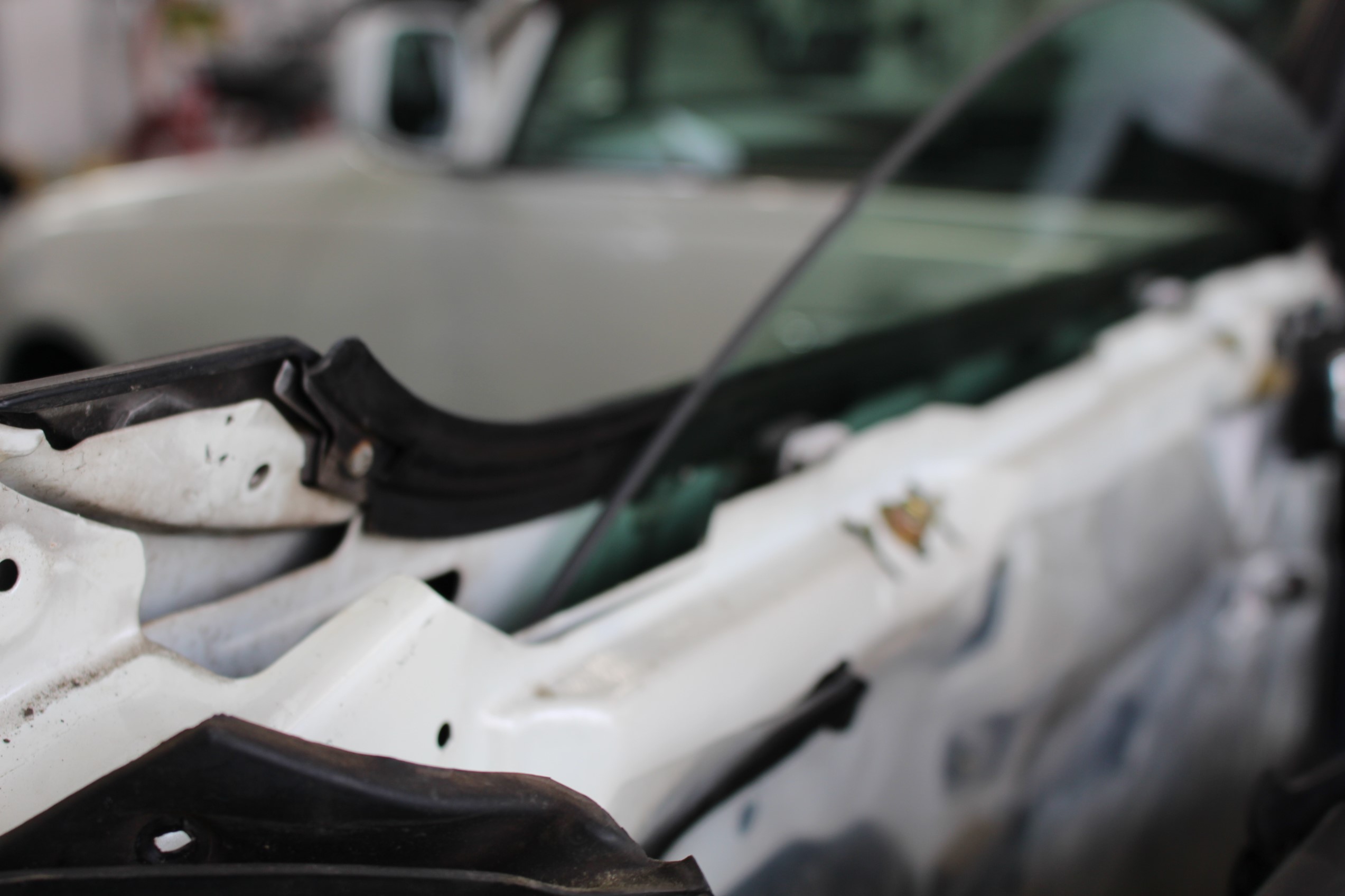 Y33 グロリア ドアアウトサイドモール交換 日産 グロリア その他 サービス事例 タイヤ館 多摩境 タイヤからはじまる トータルカーメンテナンス タイヤ館グループ