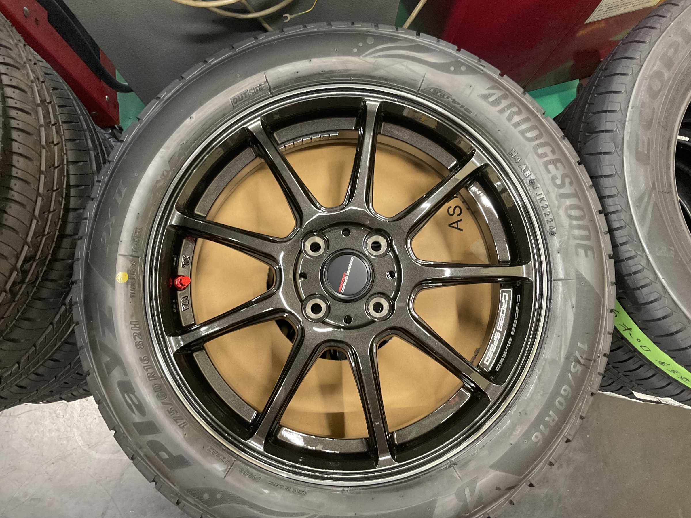 ホットスタッフホイール「CROSS SPEED HYPER EDITION RS9」にタイヤ