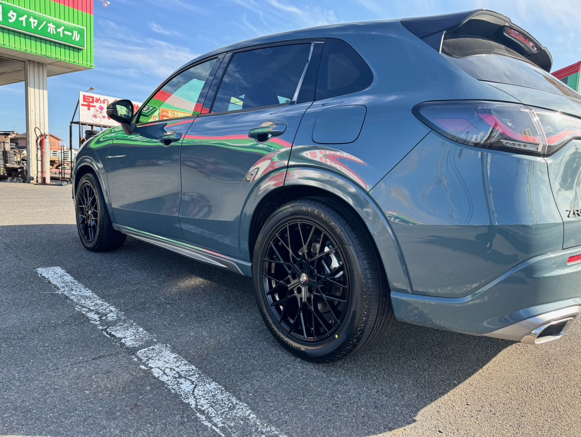 ホンダZR-V インチアップホイール&ローダウンでドレスアップ ホンダZR-V インチアップホイール&ローダウンでドレスアップ
