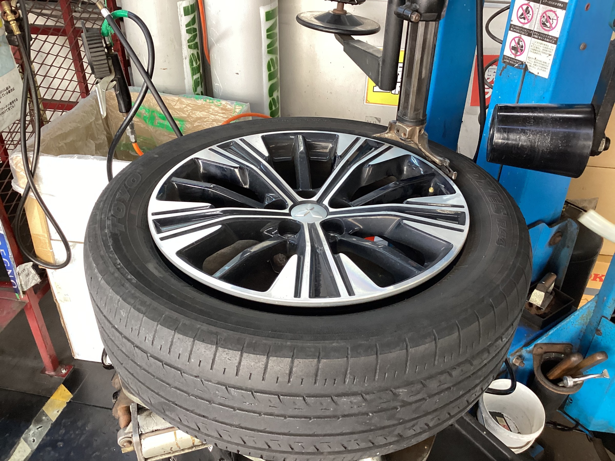 三菱 エクリプスクロス 225/55R18 タイヤ交換 (^^♪ | 店舗お