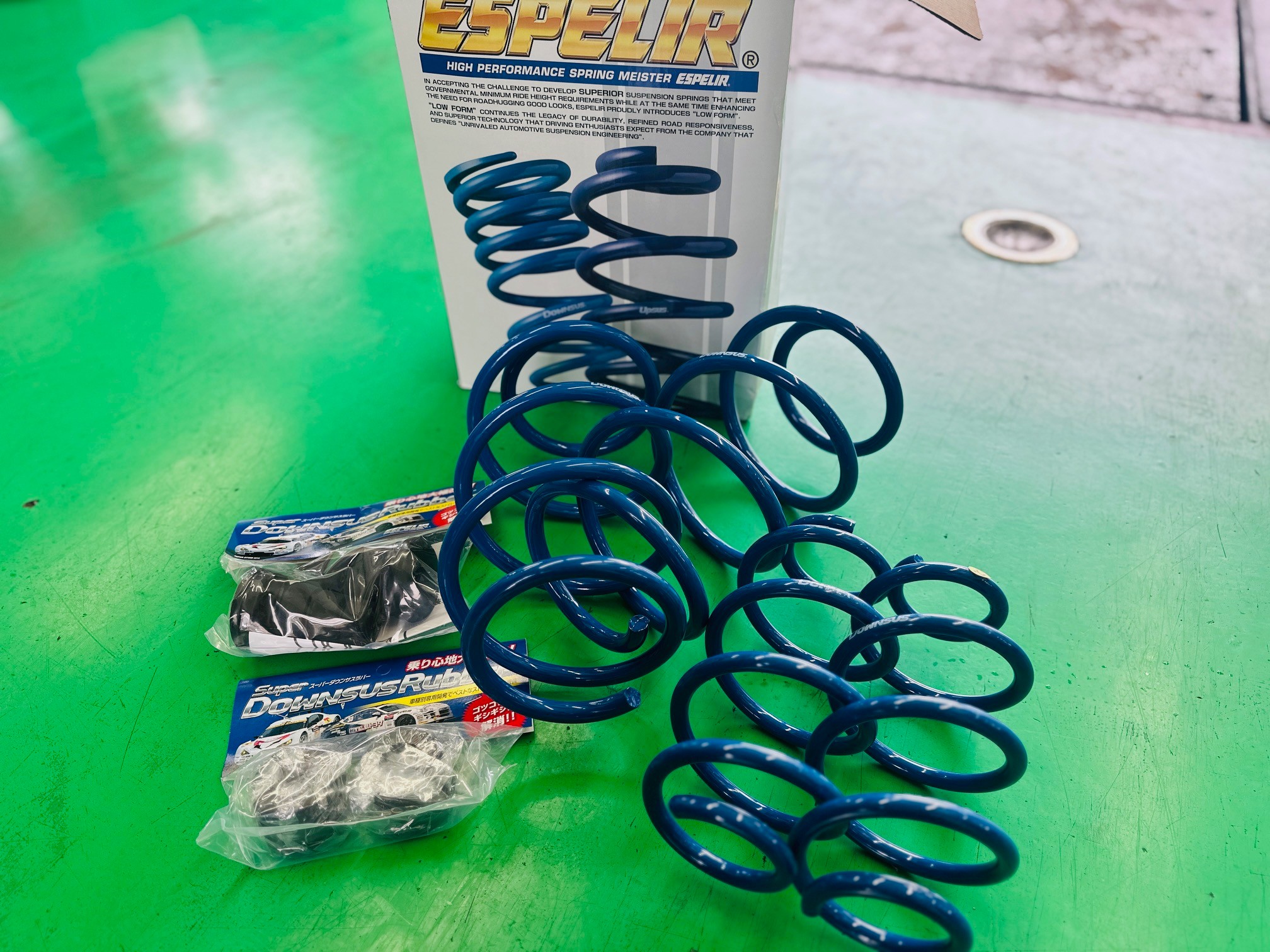 マツダ3 エスペリアダウンサスでローダウン | 店舗おススメ情報