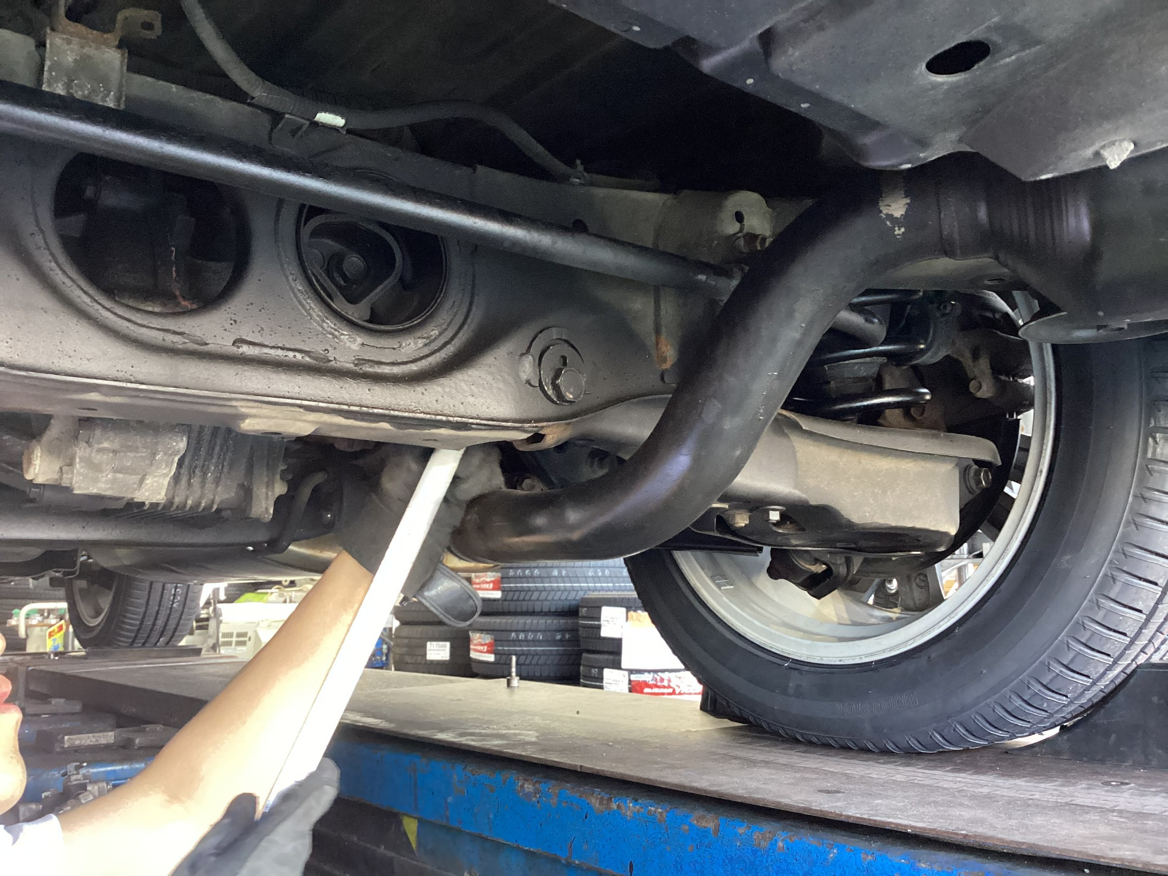 タイヤ館桑園　アライメント調整