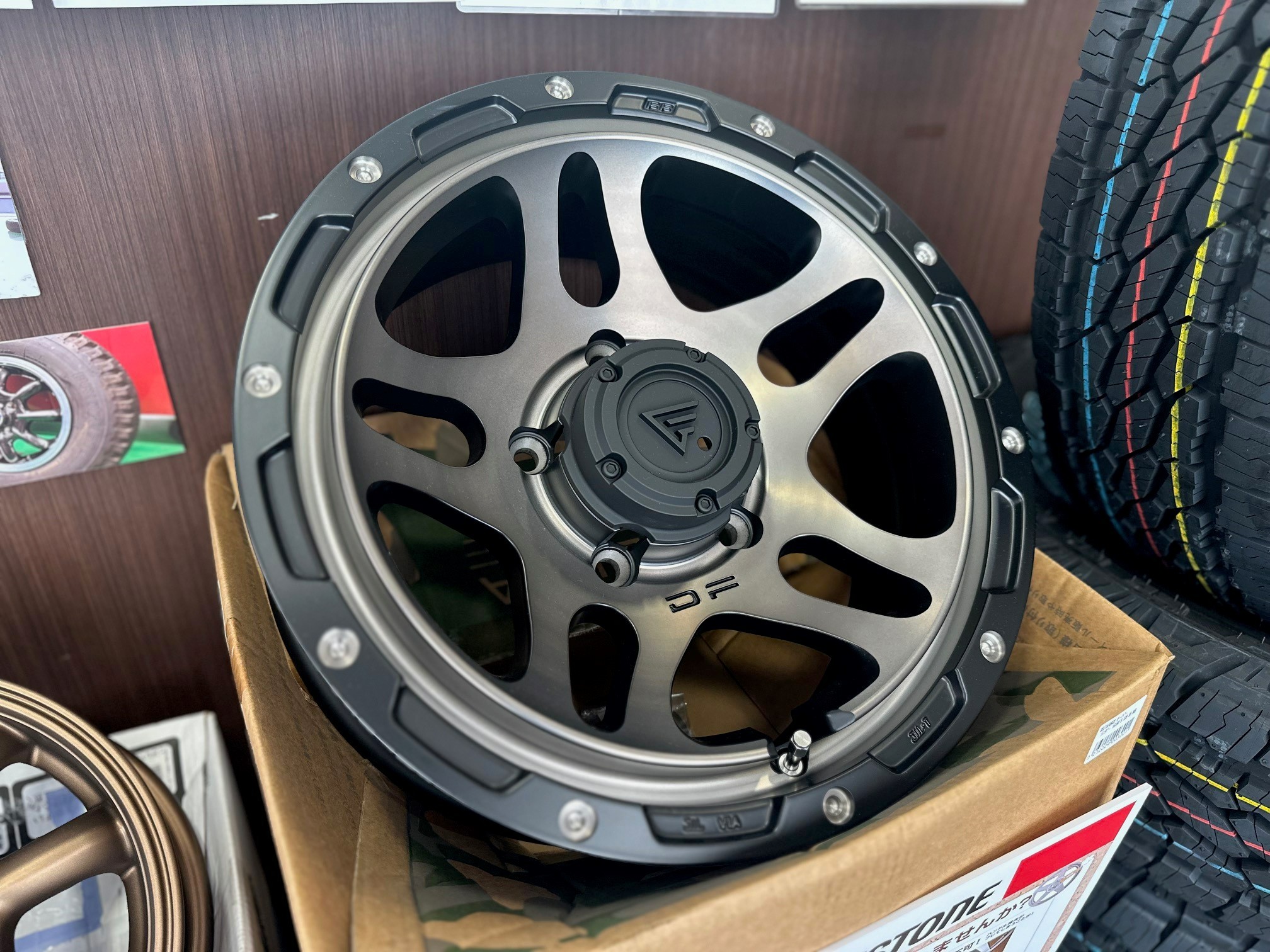 For JIMNY Sierra　MONOBLOCK / 16 x 6.0J -5 / 5-139.7 / hub&phi;108.8 / WEGHT8.4KG / NUT HALL&Phi;28.5 