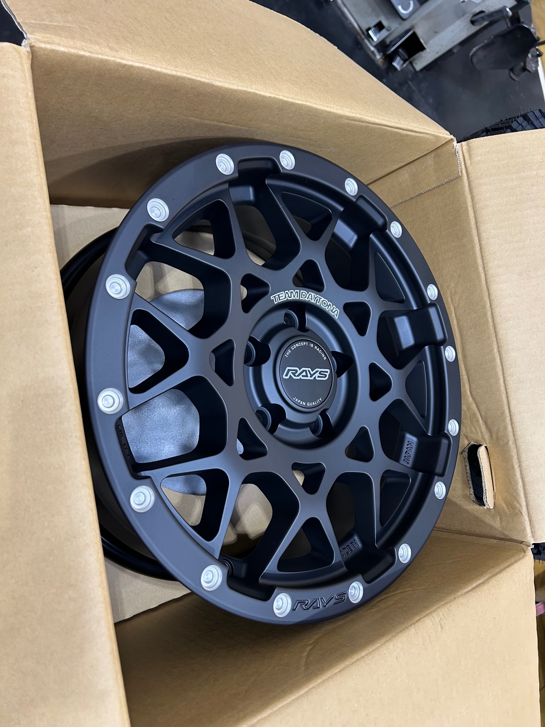 トヨタ RAV4 レイズ デイトナM8 EZUP リフトアップキット お取付け