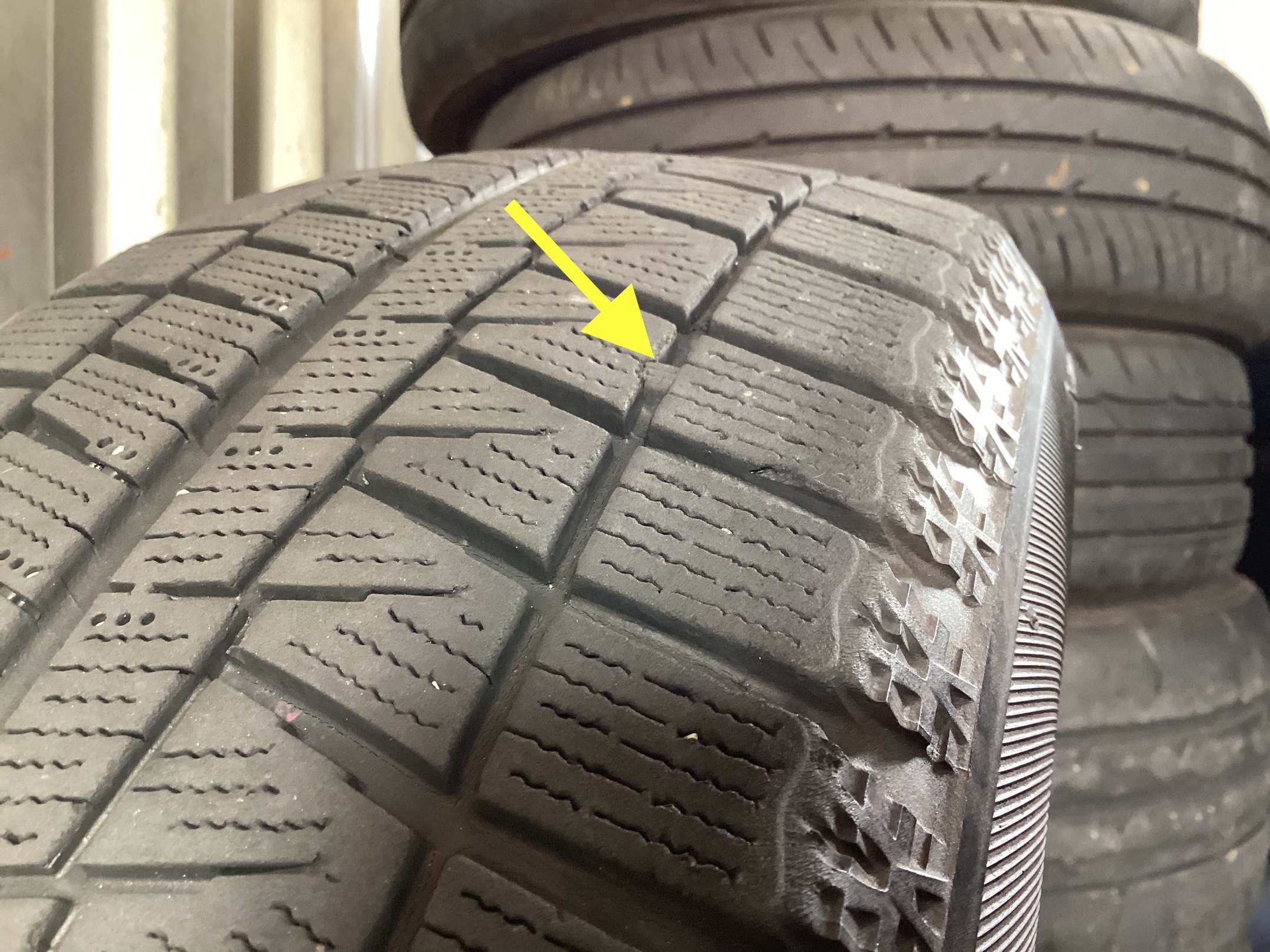 BS BLIZZAK REVO GZ 185/60R15 15インチ スタッドレス 4本 2015年製 カローラフィールダー フィットシャトル VWポロ等　(TF416) クレジットカード QR決済可能 楽天市場】【中古スタッドレスタイヤ 185/60R15 4本】【ブリヂストン
