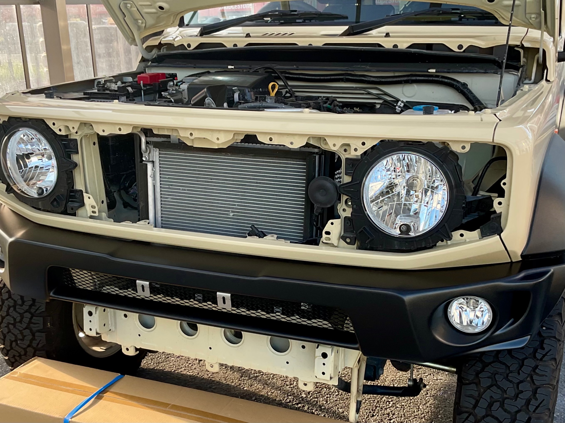 ジムニーシエラにショウワガレージのフロントバンパー取り付け