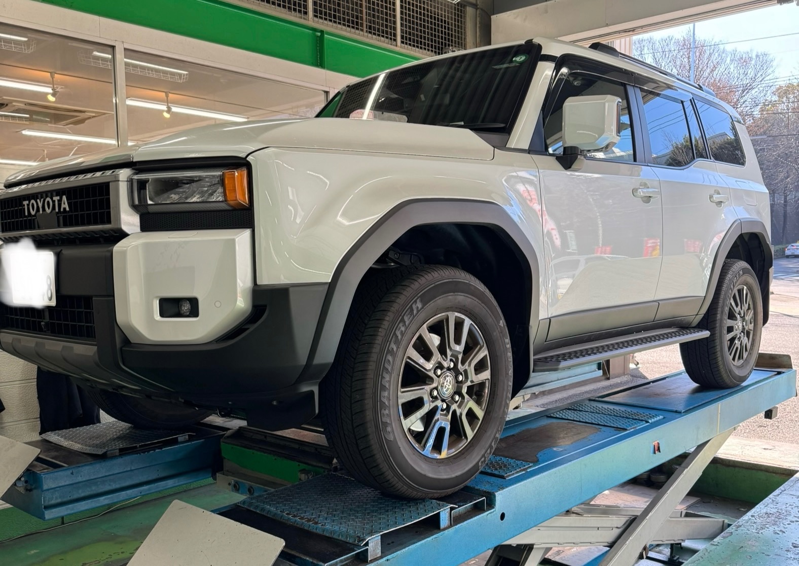 ランクル250 スタッドレスタイヤ　関西圏限定　配達します。 ランクル250 スタッドレスタイヤ 関西圏限定 配送します。 ランクル250