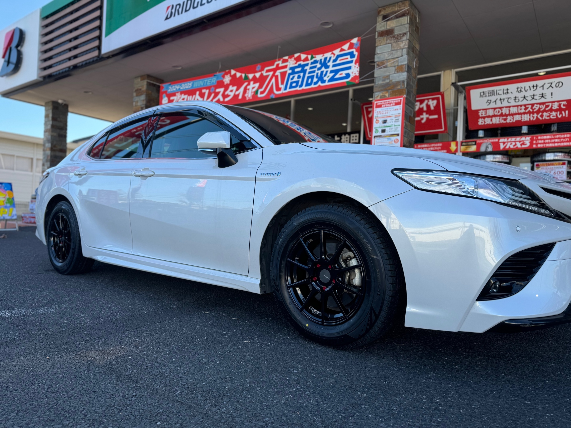 トヨタ・カムリ・AXVH70】 スタッドレスホイールセット取り付け | 店舗