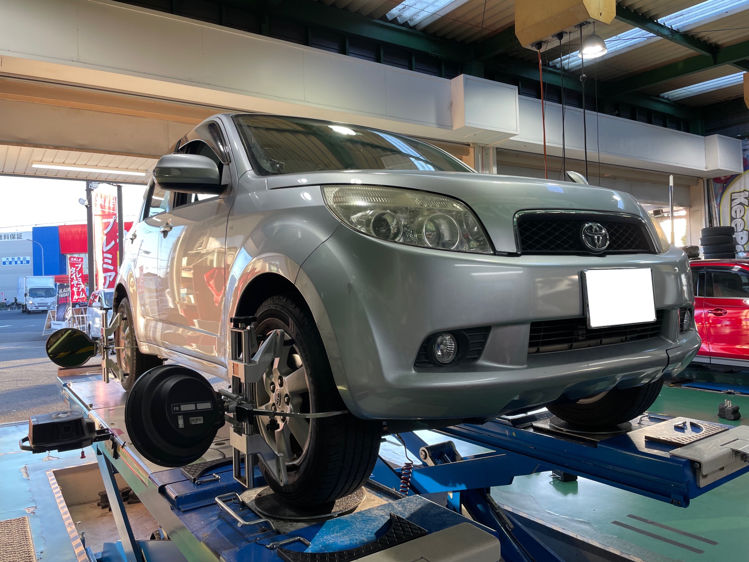 タイヤ館加古川 トヨタ ラッシュ J200E　アライメント調整