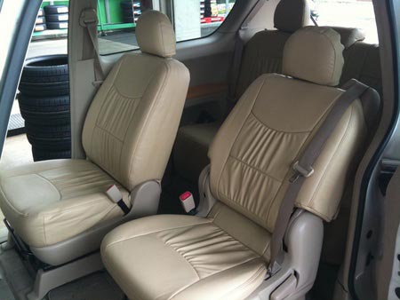 シートカバー 取り付けです サービス事例 タイヤ館 香芝 奈良県のタイヤからはじまる トータルカーメンテナンス タイヤ館グループ