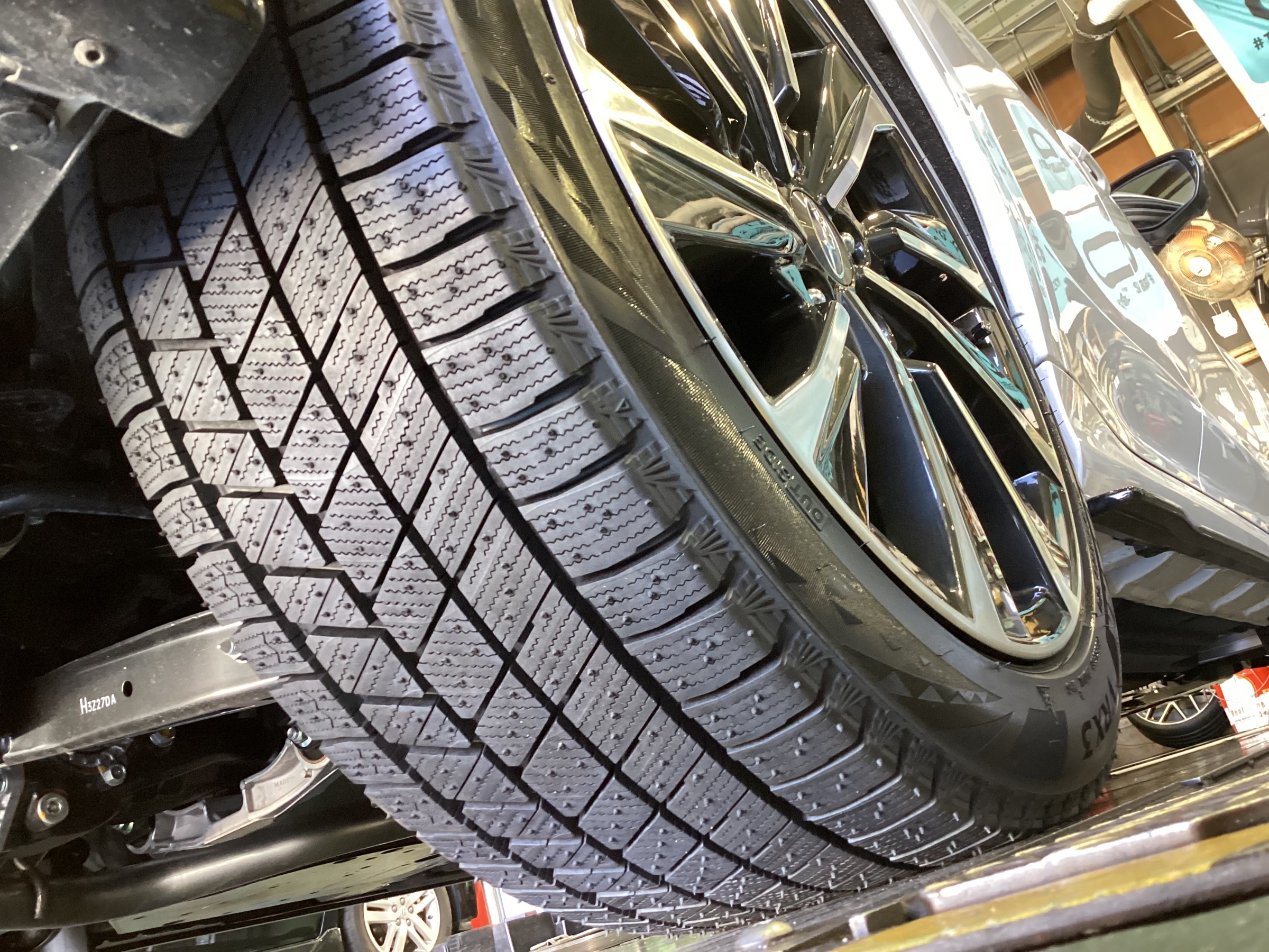 作業事例】「スバル・レヴォーグ」スタッドレスタイヤ交換作業