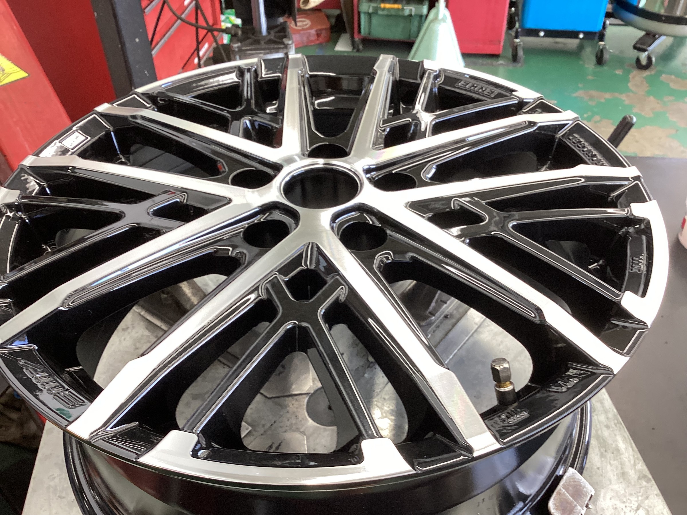 【中古品】60系プリウス スタッドレスタイヤ アルミホイールセット 17インチ 中古品】60系プリウス スタッドレスタイヤ アルミホイールセット 17