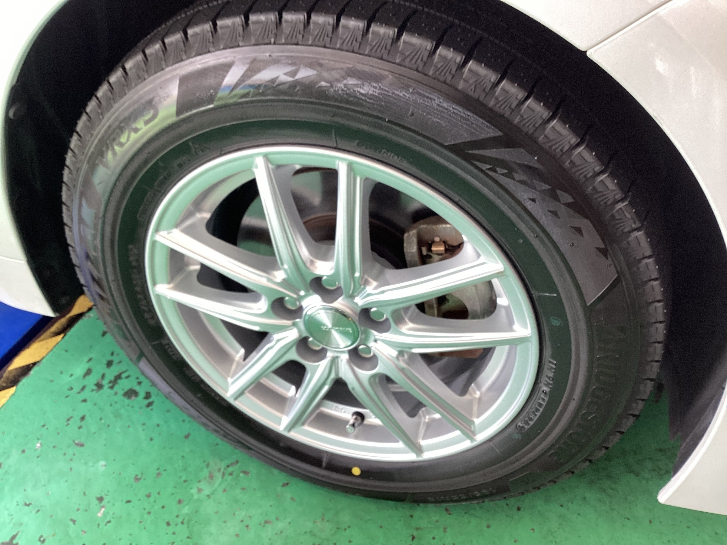 ☆カローラツーリング☆VRX3 & ECO FORME SE-20装着☆ | 店舗お