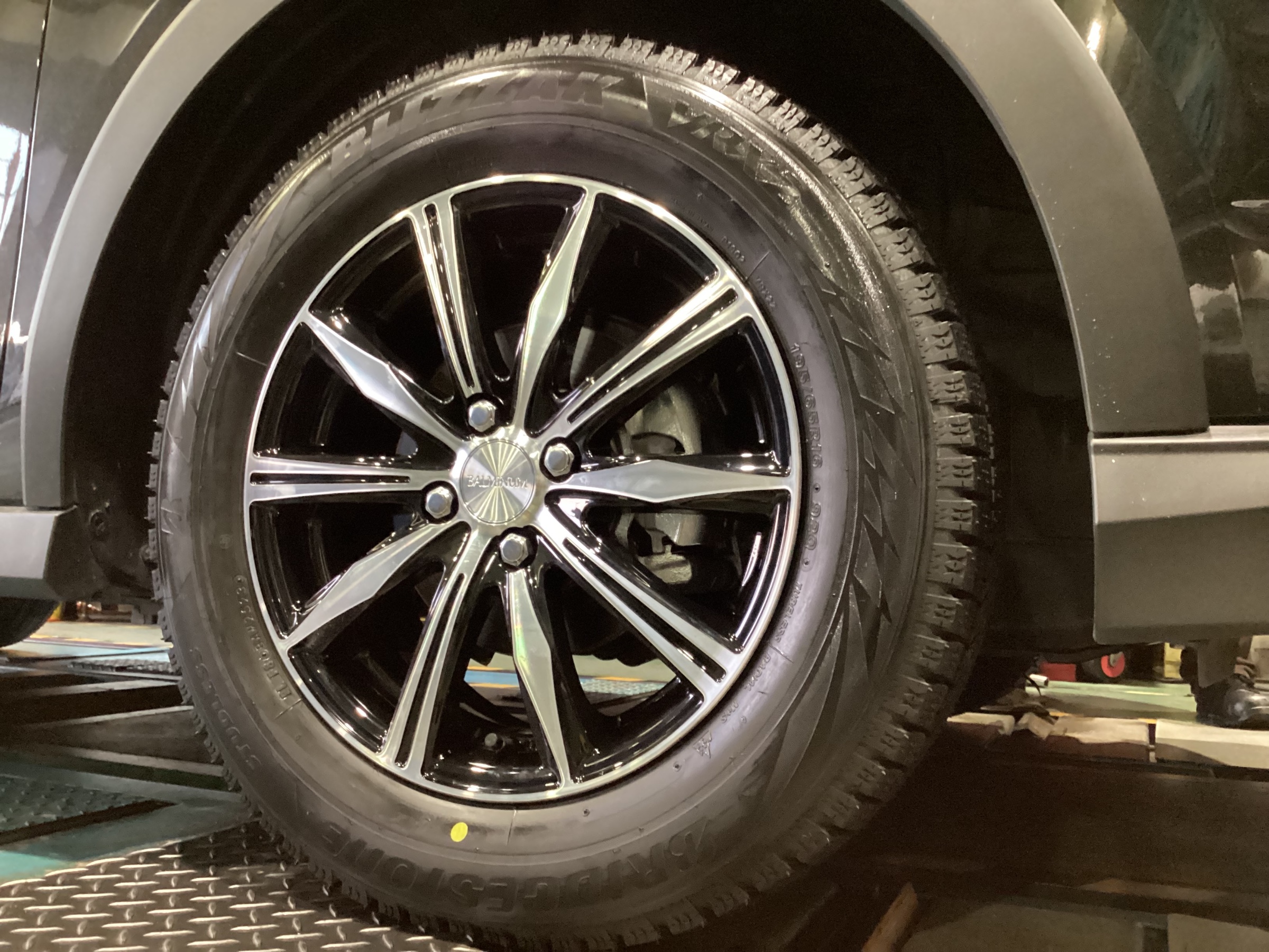 【BMW】スタッドレスタイヤBLIZZAK VRX2 とO.Zのホイールセット 楽天市場】【取付対象】225/55R18 スタッドレスタイヤ ホイール