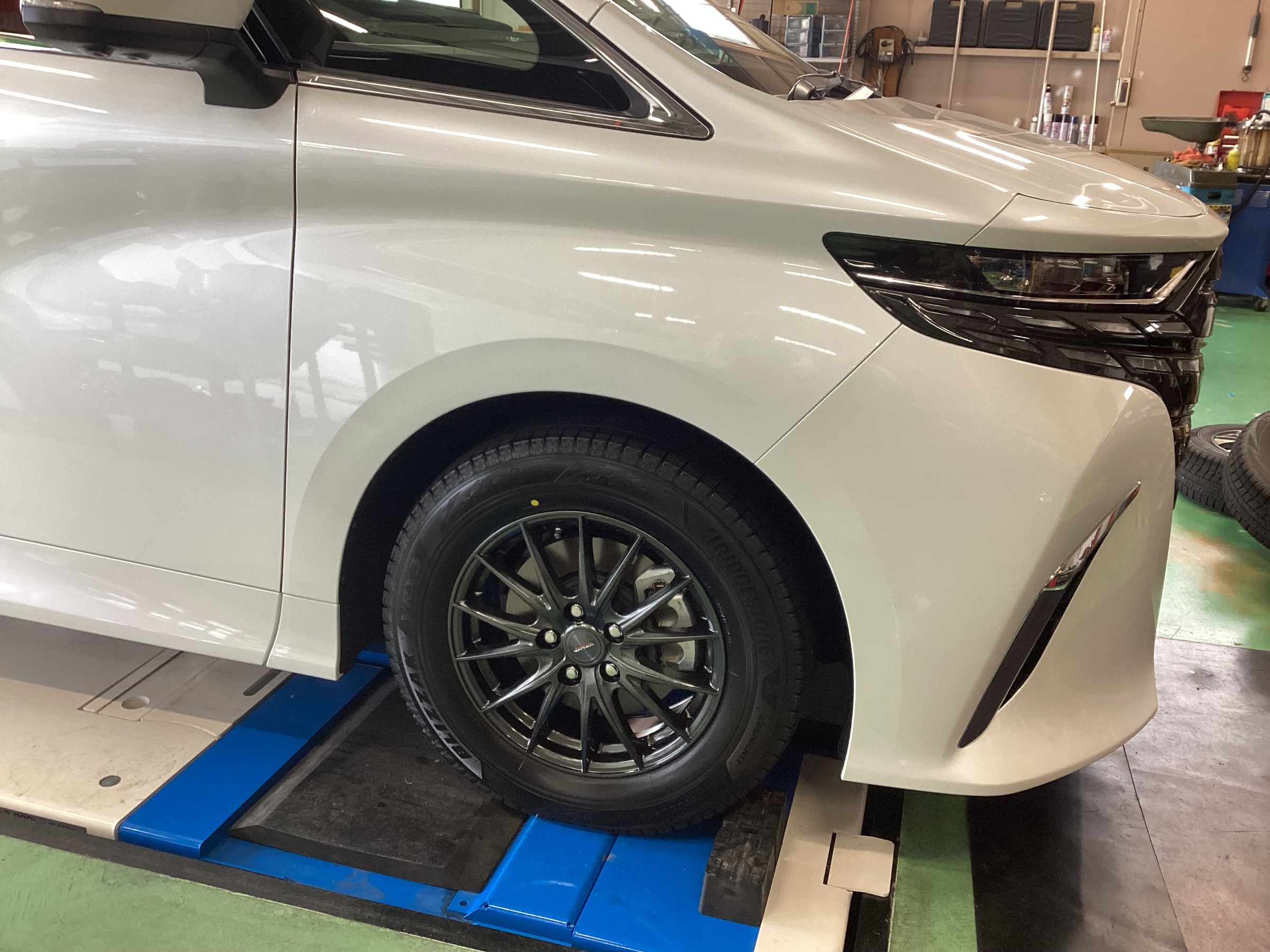 トヨタ車　ブリザック VRX3 15インチ スタッドレス　ESQUIRE純正 ブリヂストンがスタッドレスタイヤ「ブリザックVRX3」にSUV用