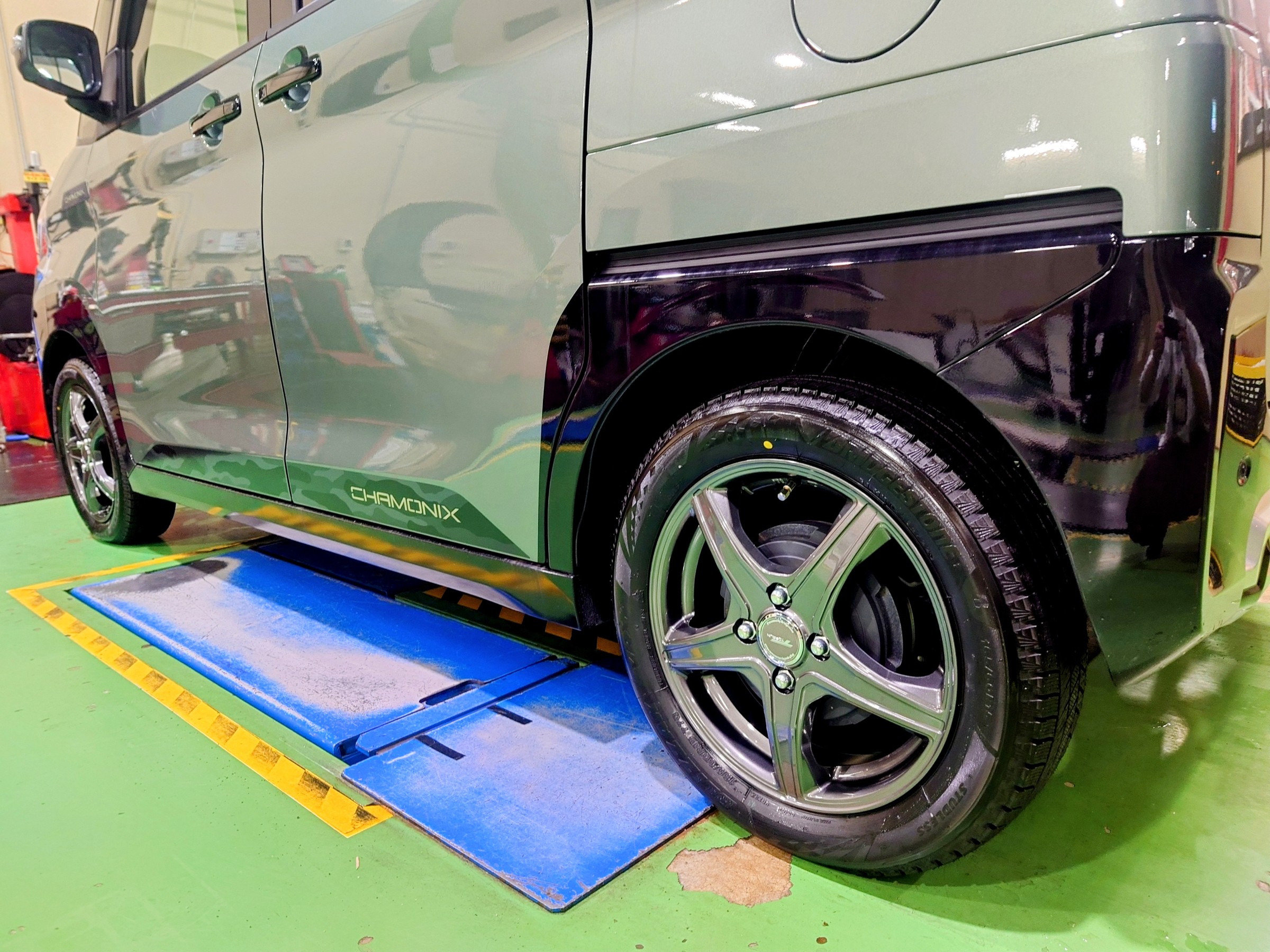 ☆三菱 デリカミニ 【スタッドレスタイヤ＋ホイールセット】交換